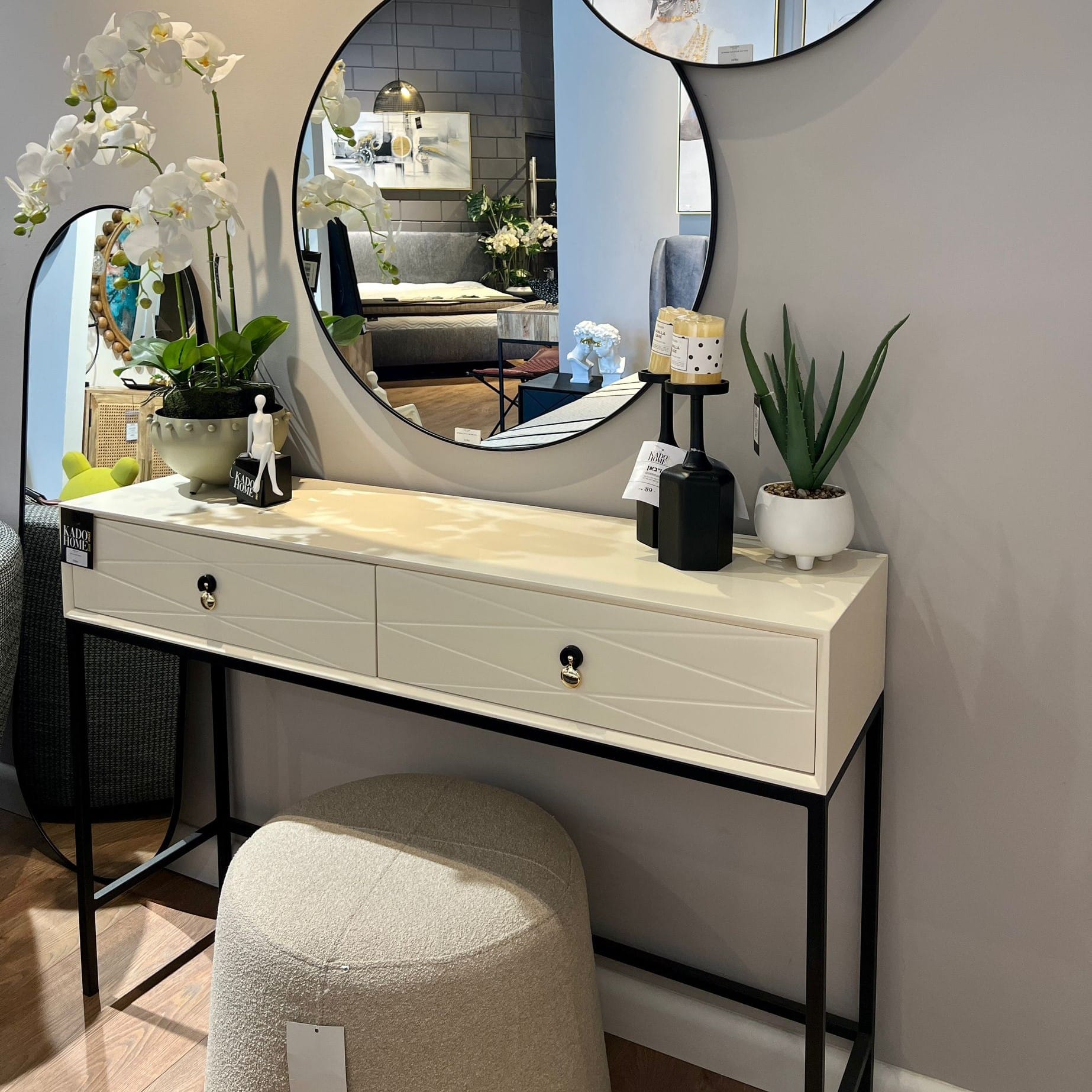 קונסולה דגם חריטה קונסולה דגם חריטה