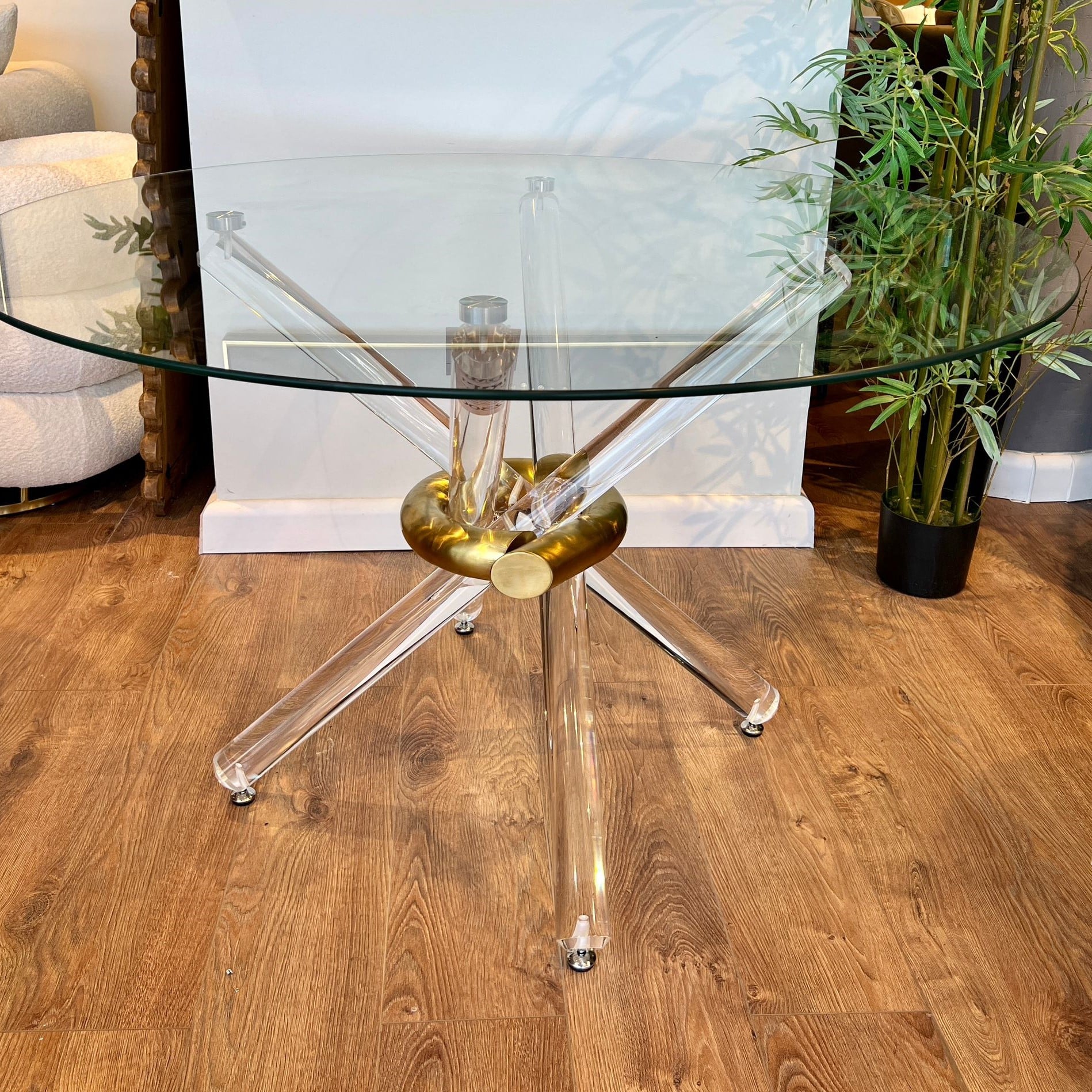 שולחן אוכל עגול דגם ויויאן שולחן אוכל עגול דגם ויויאן