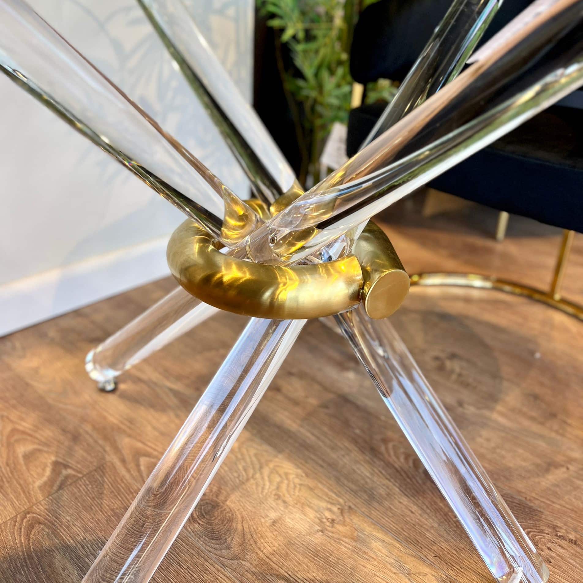 שולחן אוכל עגול דגם ויויאן שולחן אוכל עגול דגם ויויאן