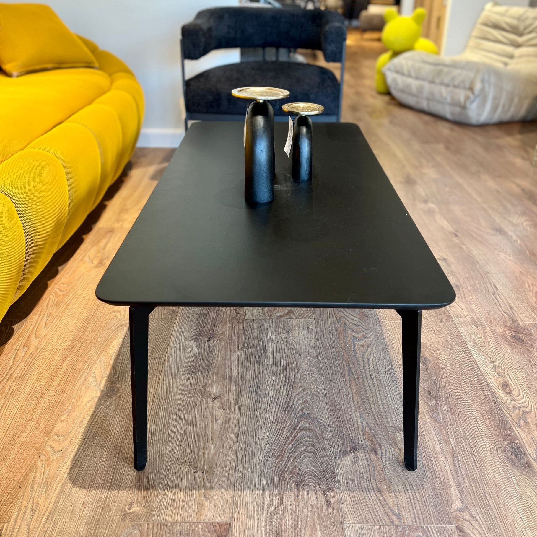 שולחן מלבני שחור חלק שולחן מלבני שחור חלק