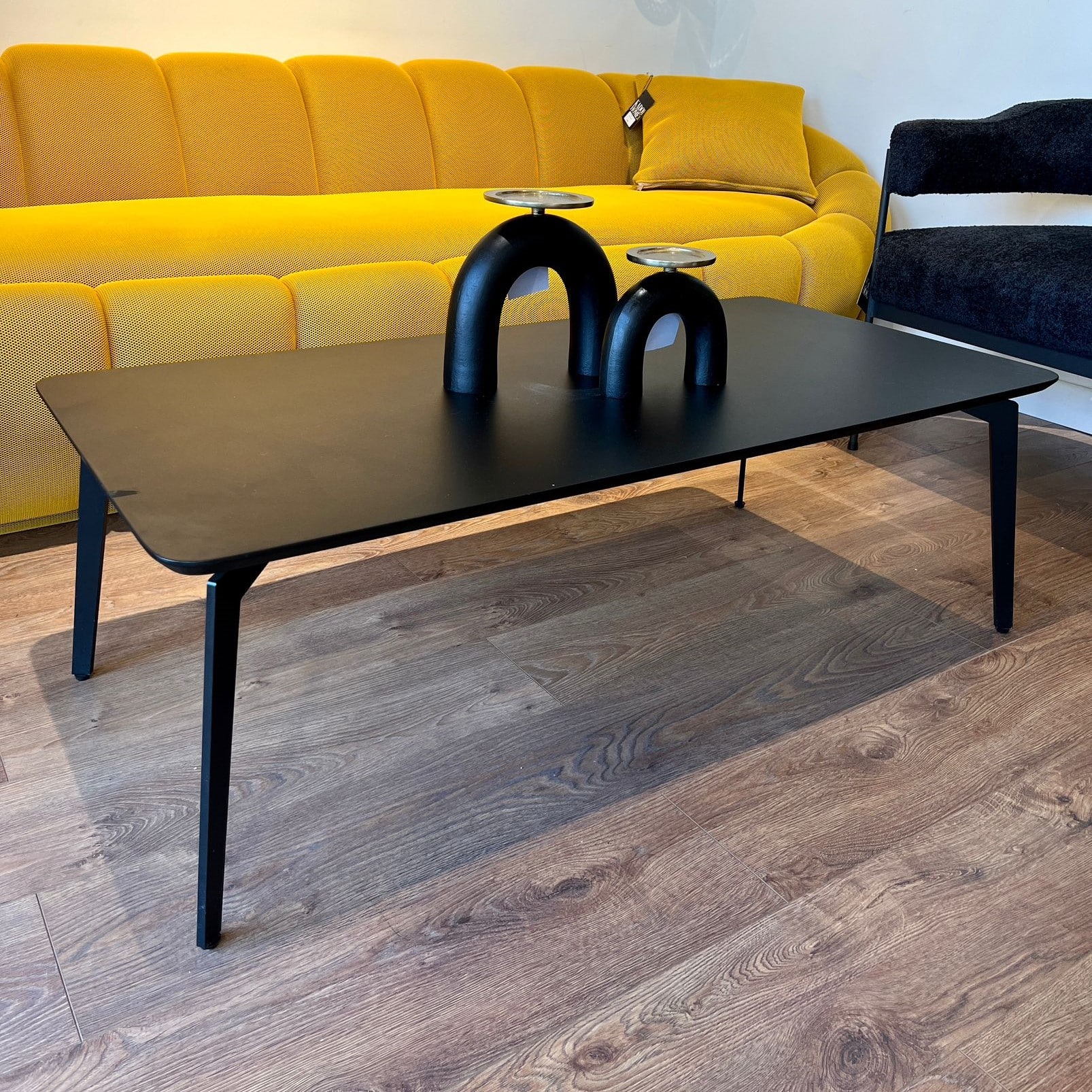 שולחן מלבני שחור חלק שולחן מלבני שחור חלק