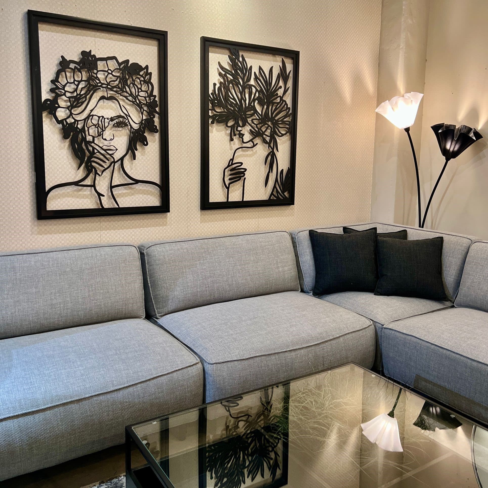 תמונת לייזר אישה עם פרחים 70/100 מסגרת מוריאל