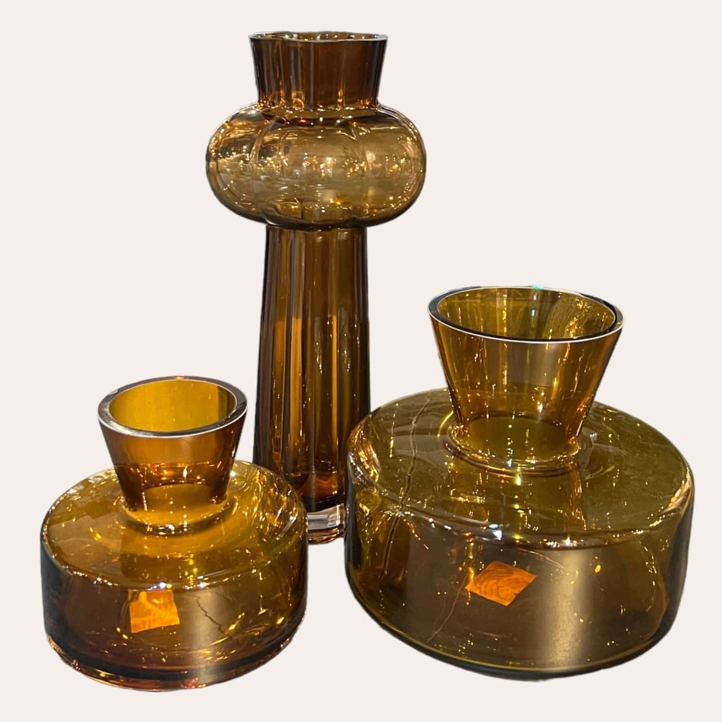 כד זכוכית אמבר פיה נפתחת דגם איקו כד זכוכית אמבר פיה נפתחת דגם איקו