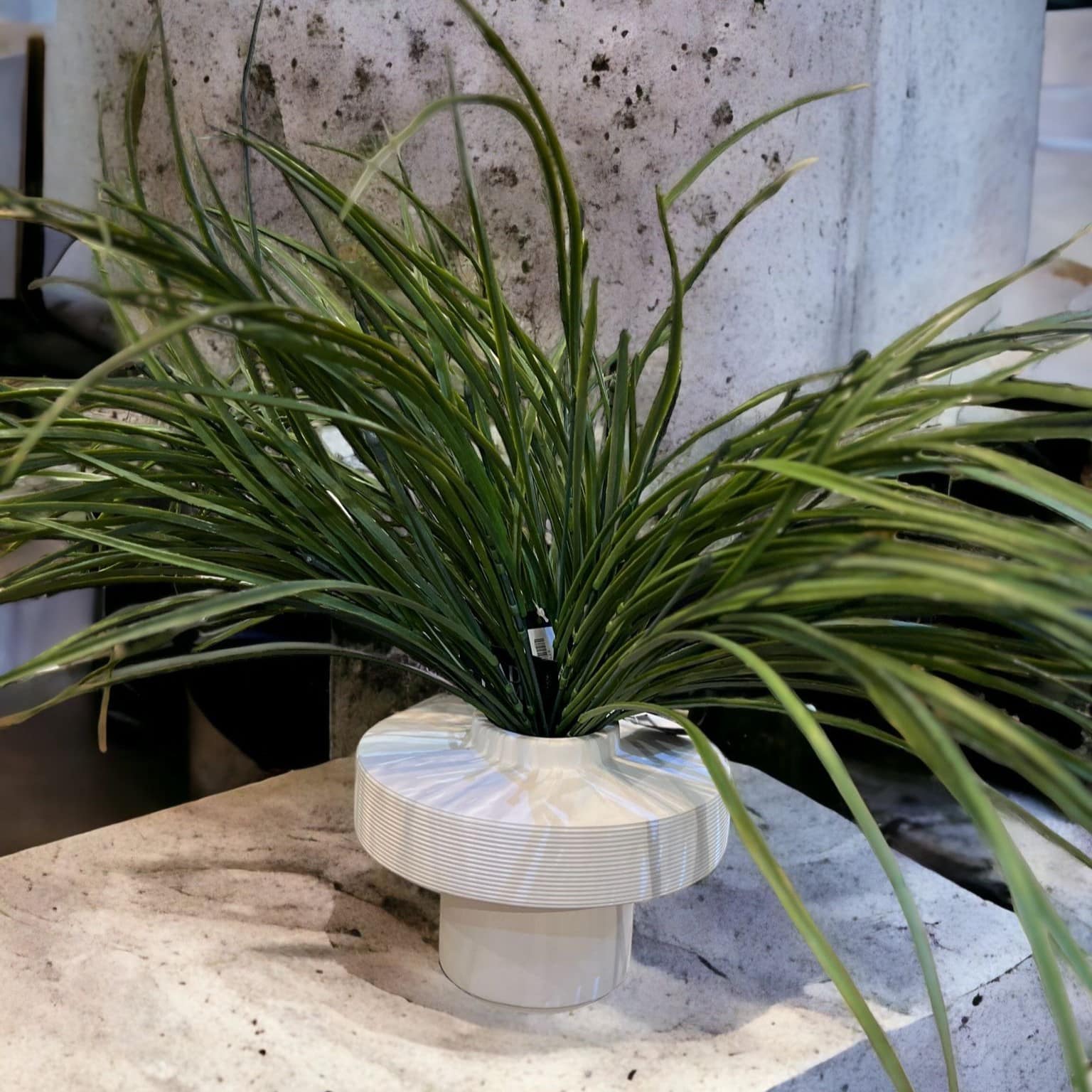 כד לבן רחב רגל צרה דגם איקו