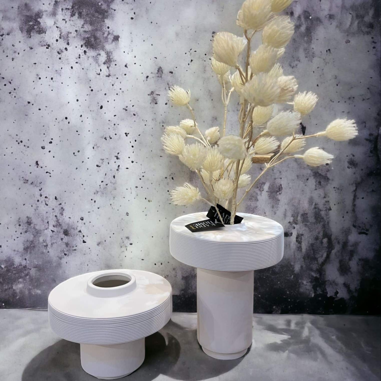 כד לבן רחב רגל צרה דגם איקו