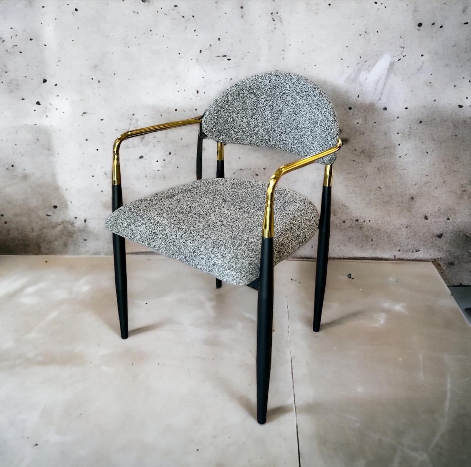 כסא פינת אוכל ידיות זהב רגליים שחור בוקלה שחור בז דגם מודרן קימי כסא פינת אוכל ידיות זהב רגליים שחור בוקלה שחור בז דגם מודרן קימי