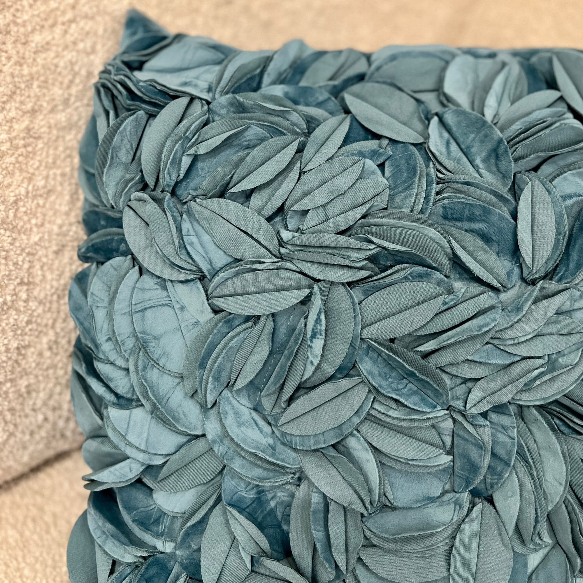 כרית מרובעת פרחים כחול עמוק דגם איקו- אחרונות חיסול מלאי!!