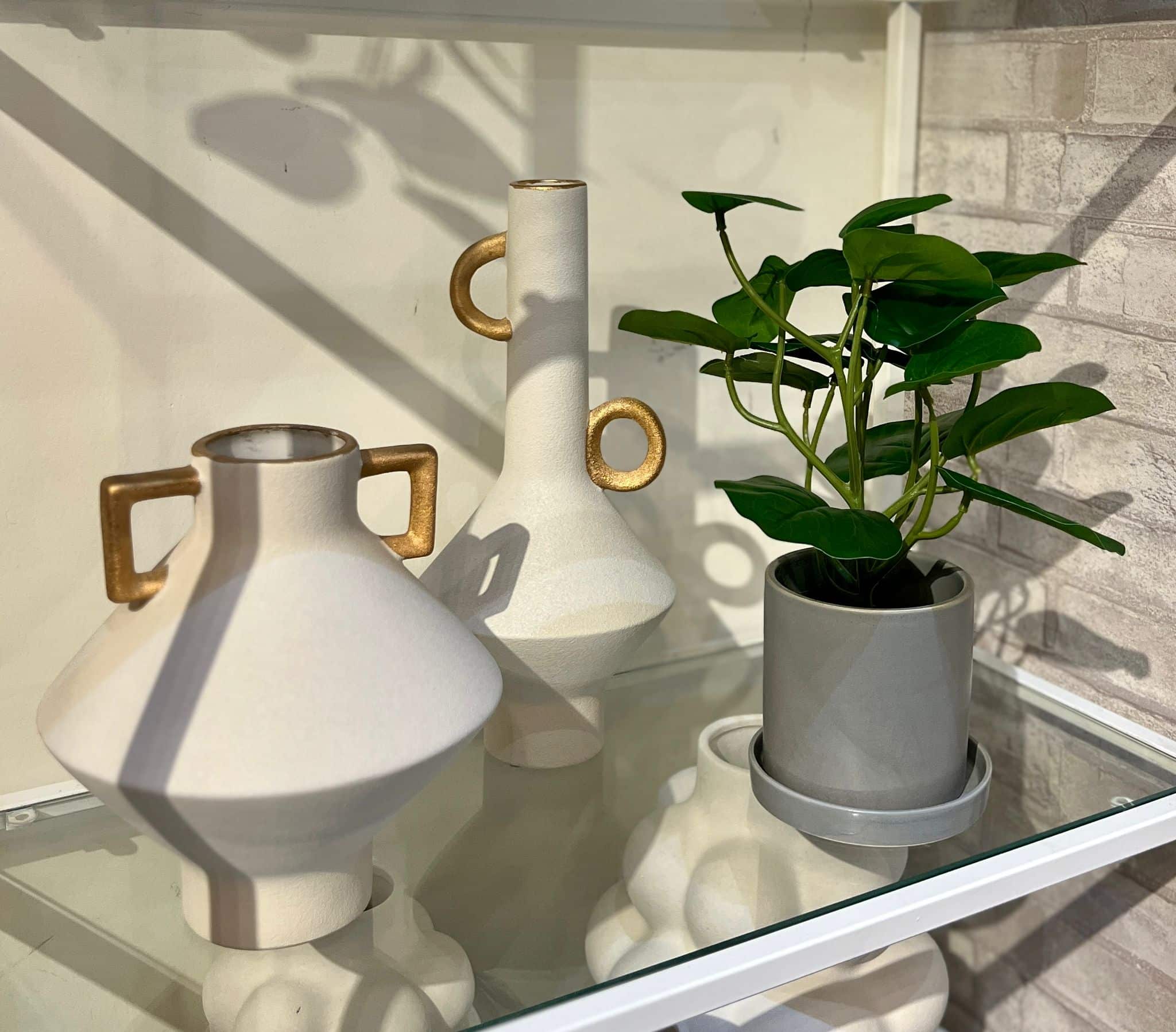 עציץ כלי אפור עלים ירוקים דגם איקו עציץ כלי אפור עלים ירוקים דגם איקו