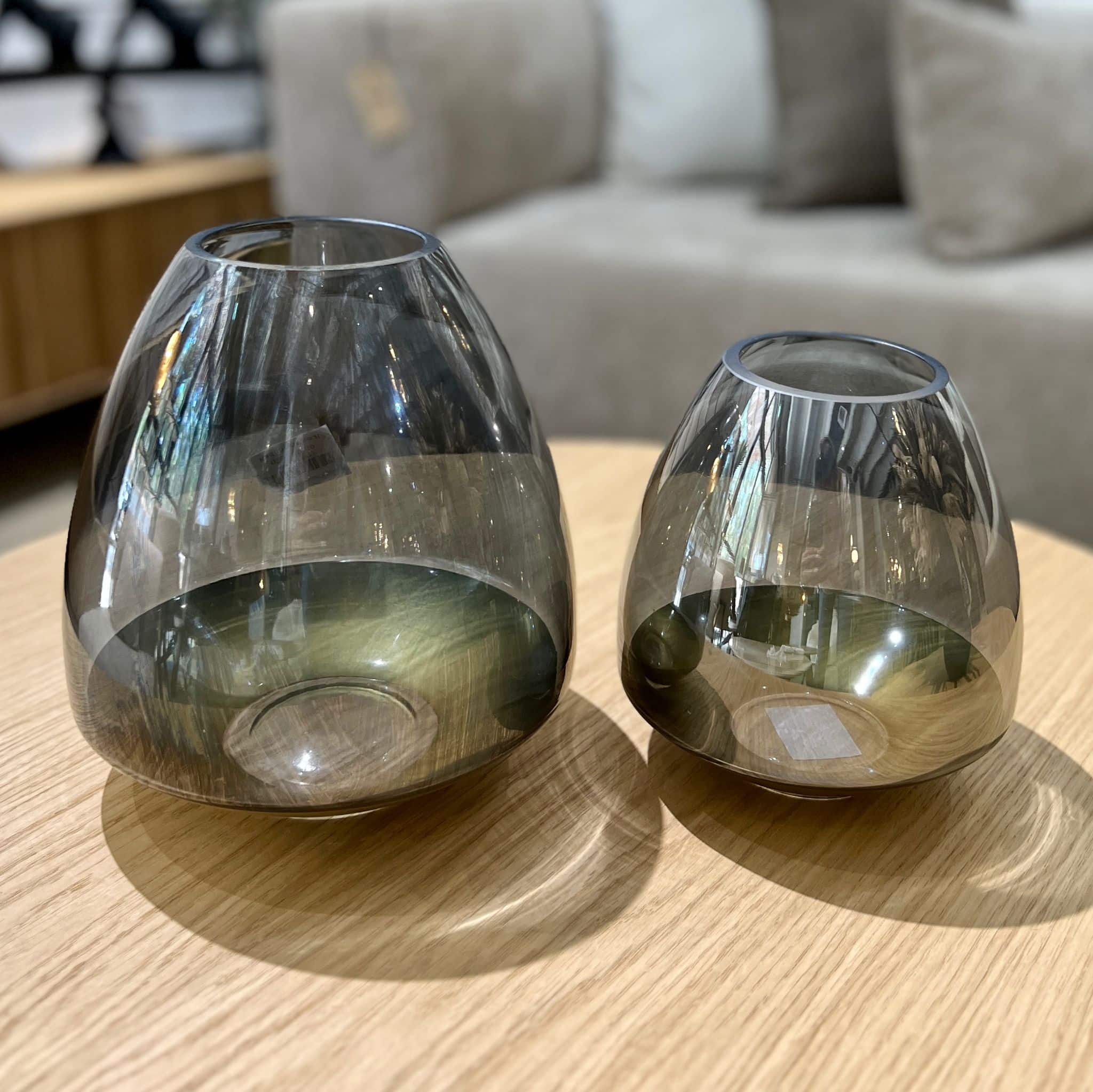 כד זכוכית אפור בסיס זהב