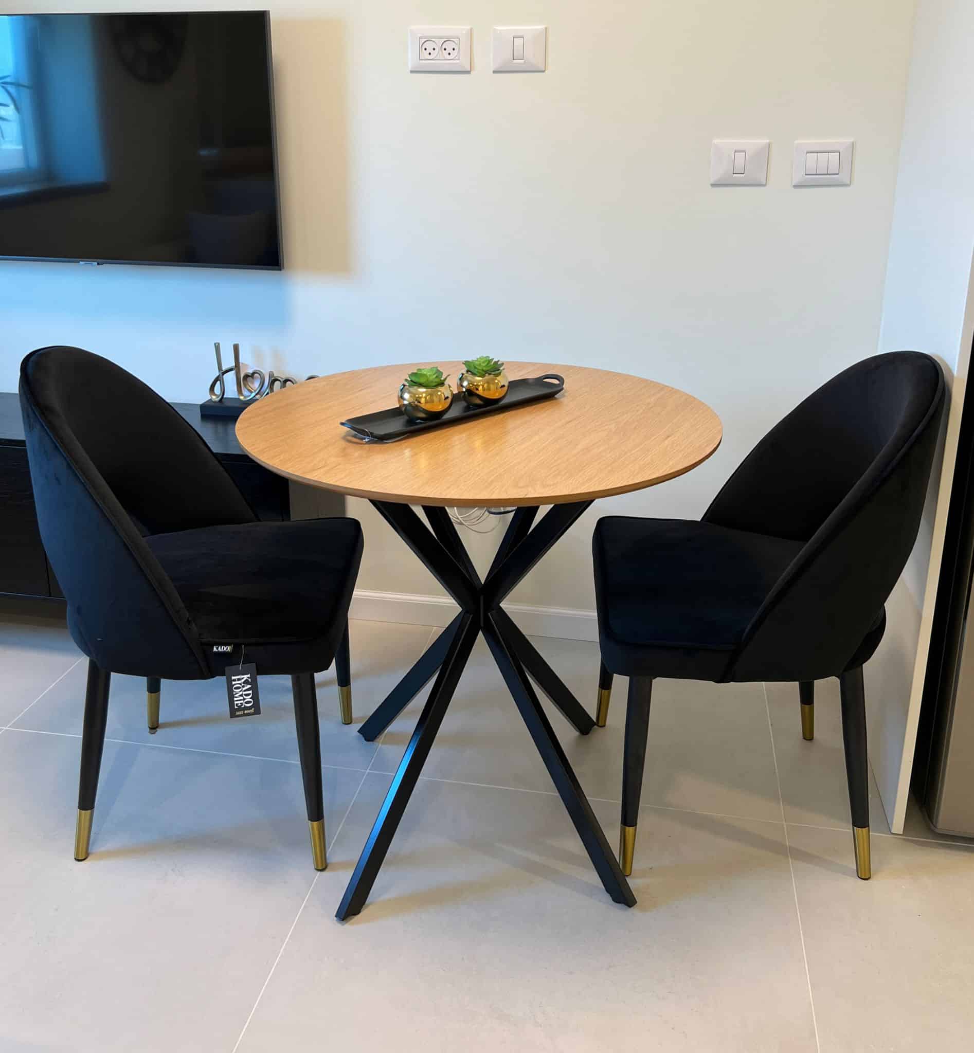 כיסא פינת אוכל מרופד בבד קטיפה שחור דגם מירל קימי