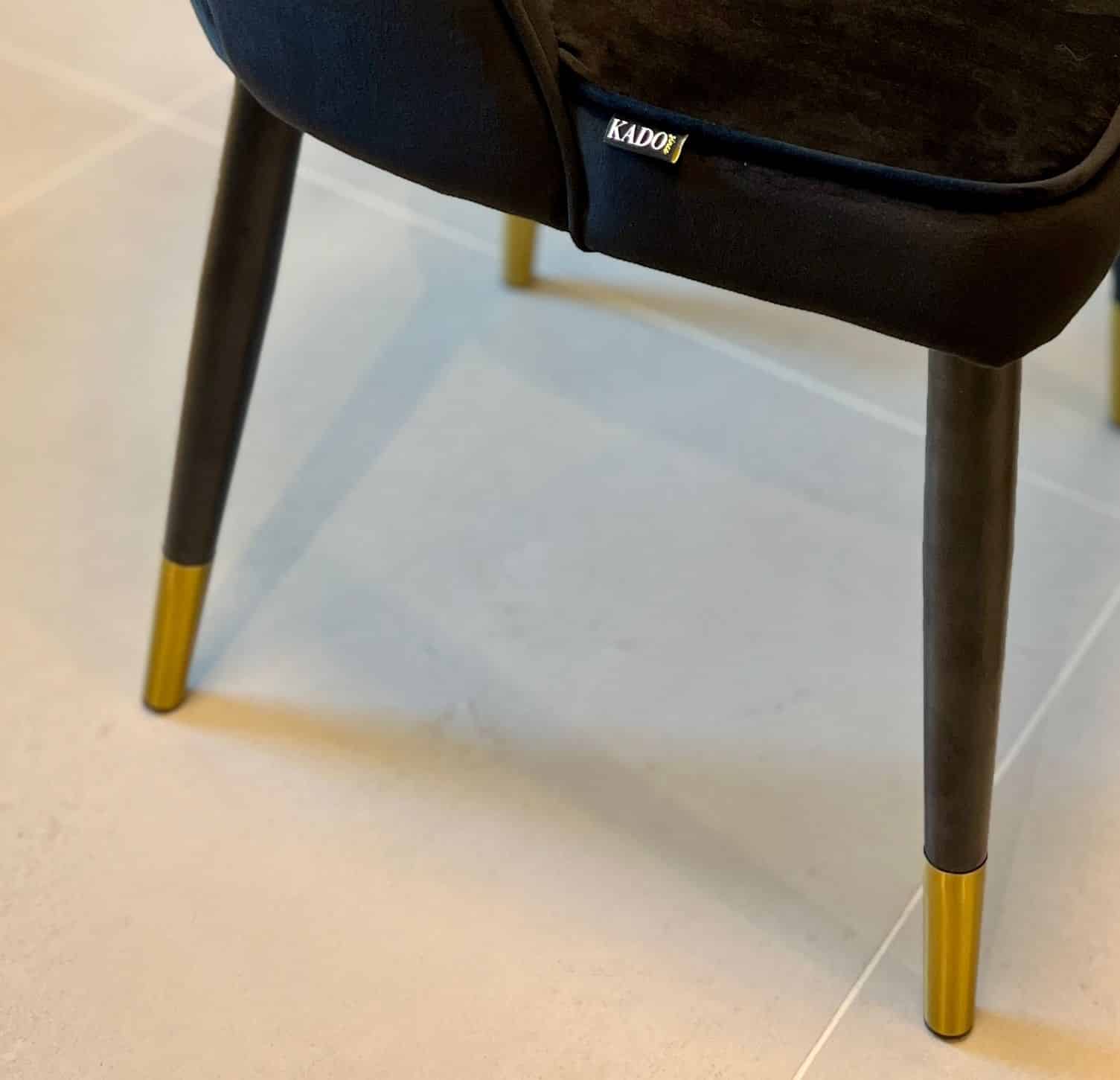 כיסא פינת אוכל מרופד בבד קטיפה שחור דגם מירל קימי