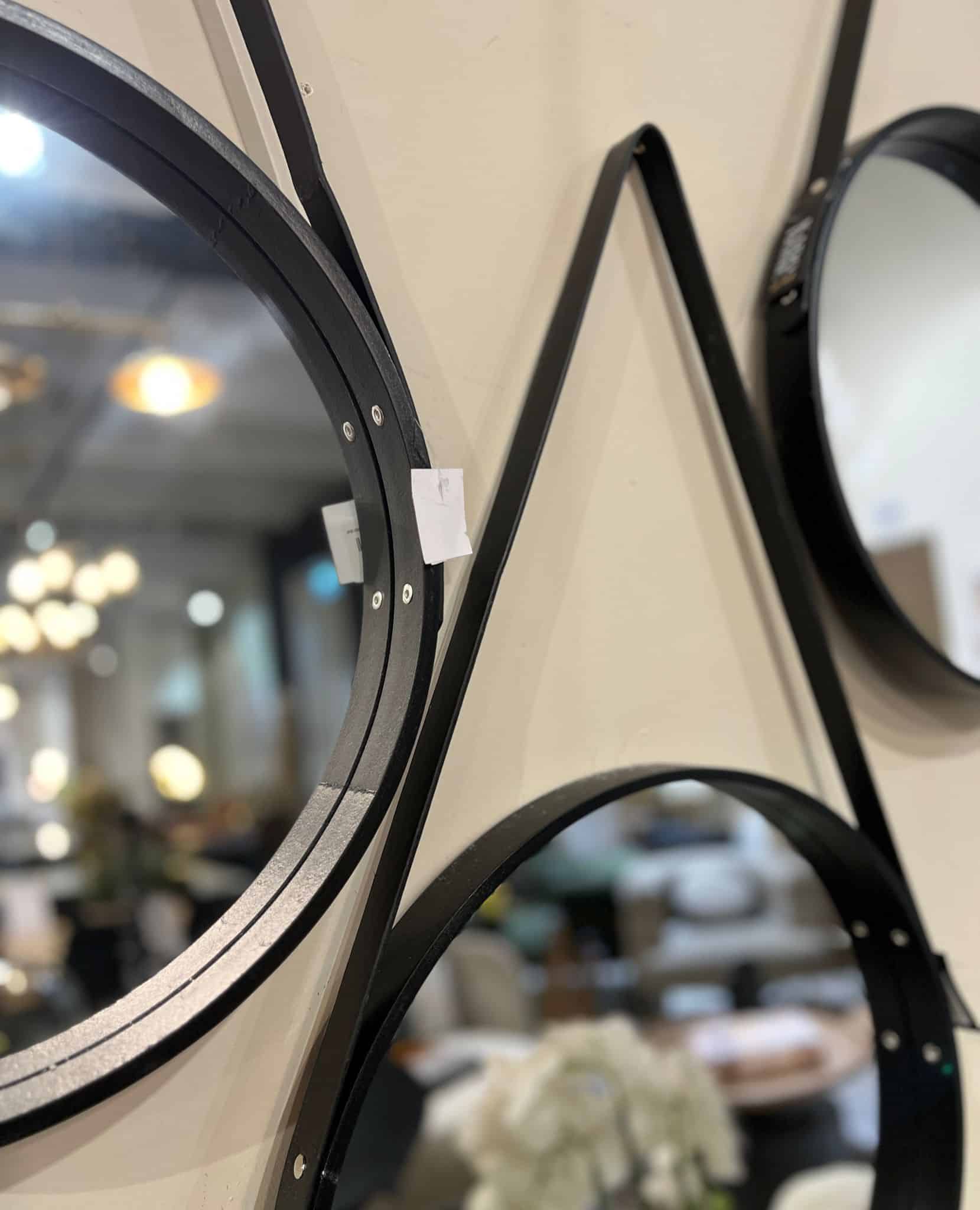 מראה רצועות עור שחורה דגם איקו מראה רצועות עור שחורה דגם איקו