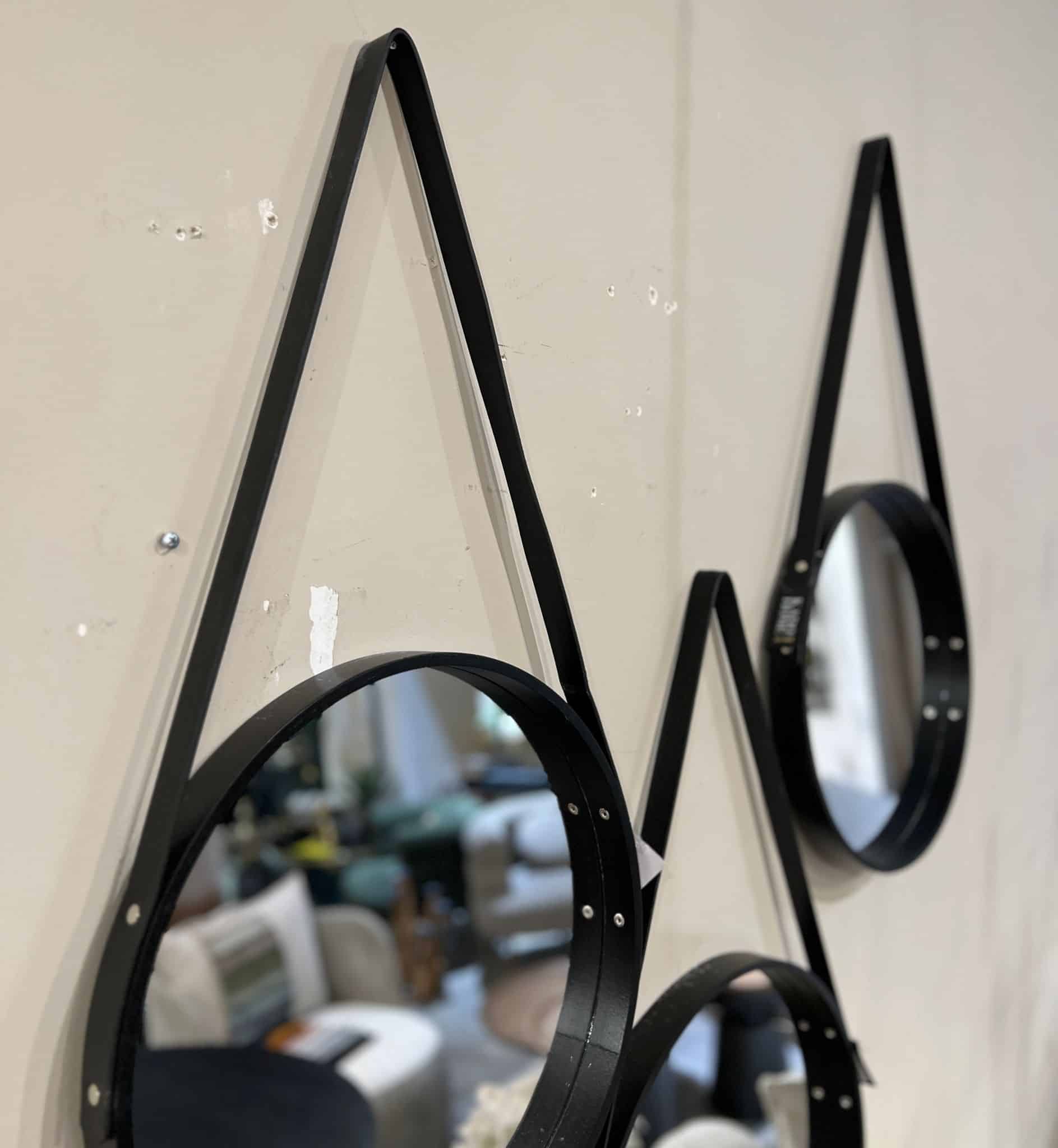 מראה רצועות עור שחורה דגם איקו מראה רצועות עור שחורה דגם איקו