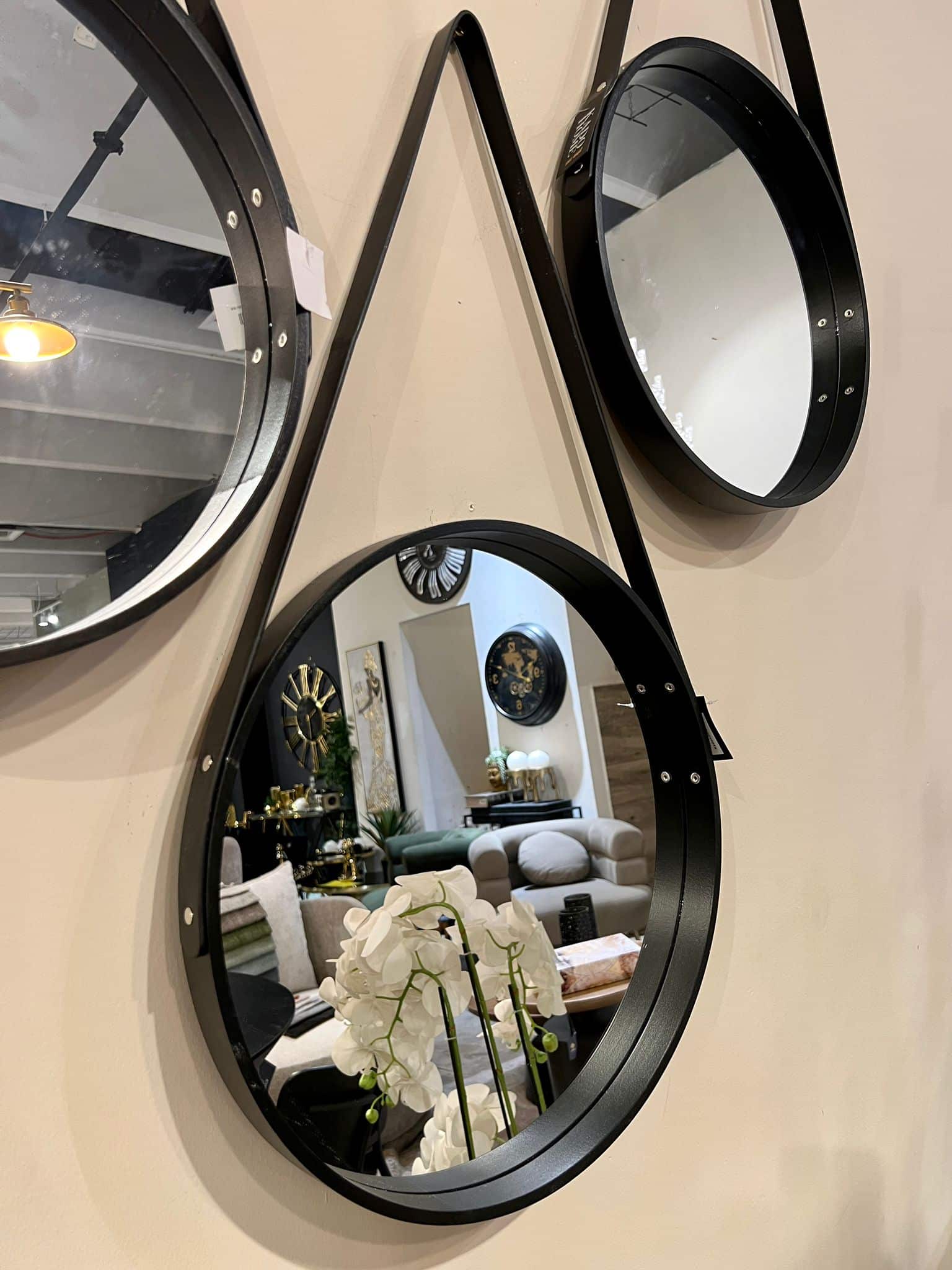 מראה רצועות עור שחורה דגם איקו מראה רצועות עור שחורה דגם איקו