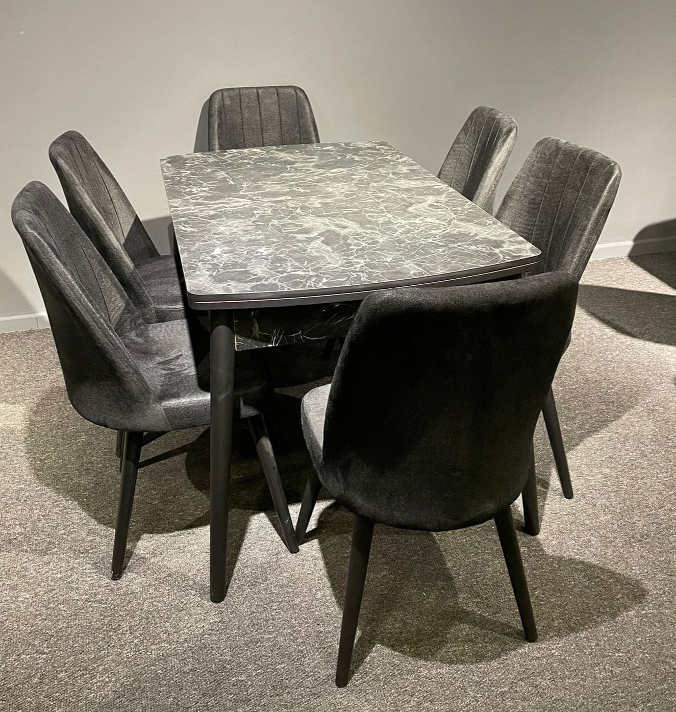 פינת אוכל דגם ויקטוריה + 4 כיסאות