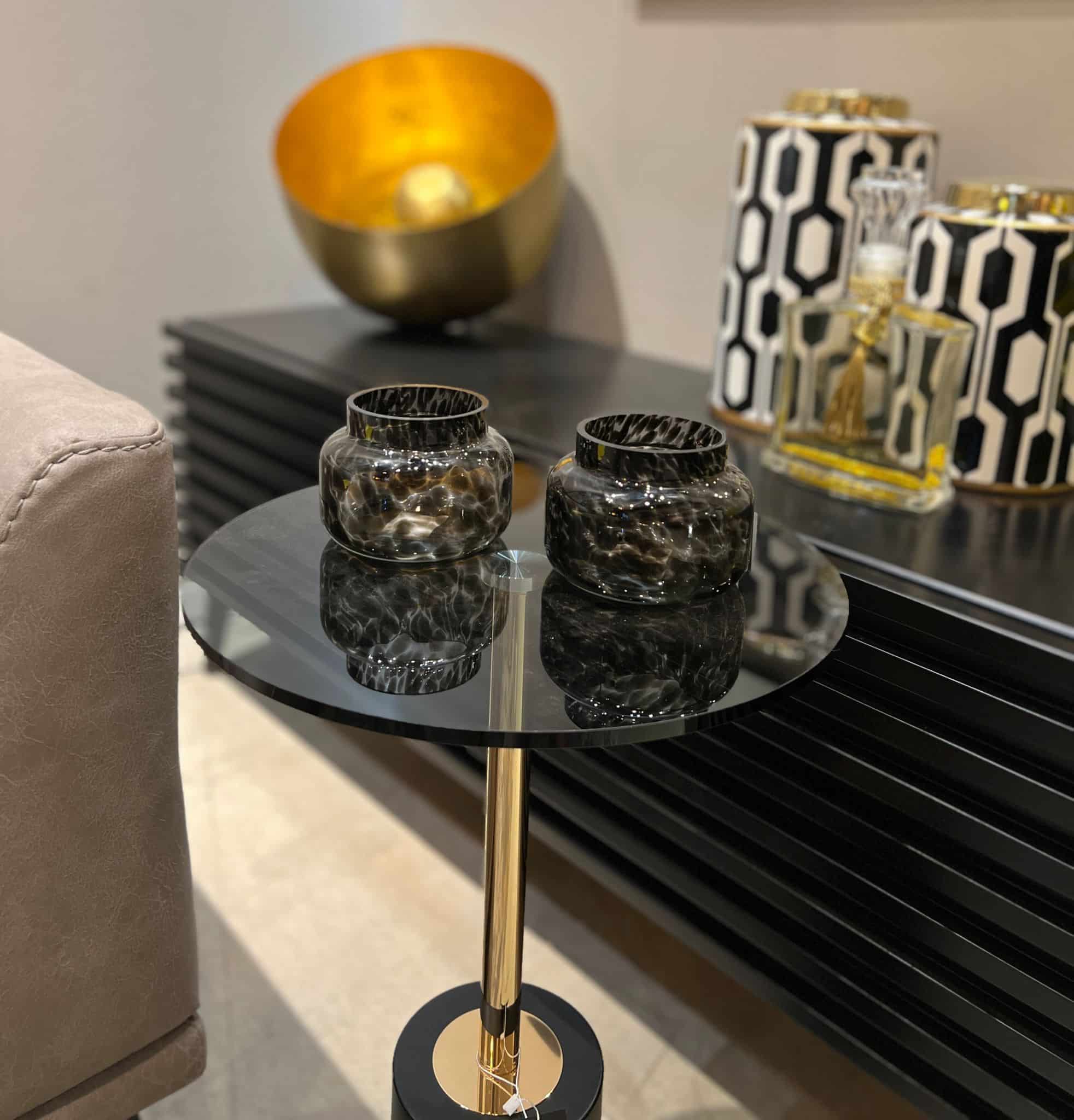 פמוט זכוכית לאופרד שקוף נקודות שחורות פמוט זכוכית לאופרד שקוף נקודות שחורות