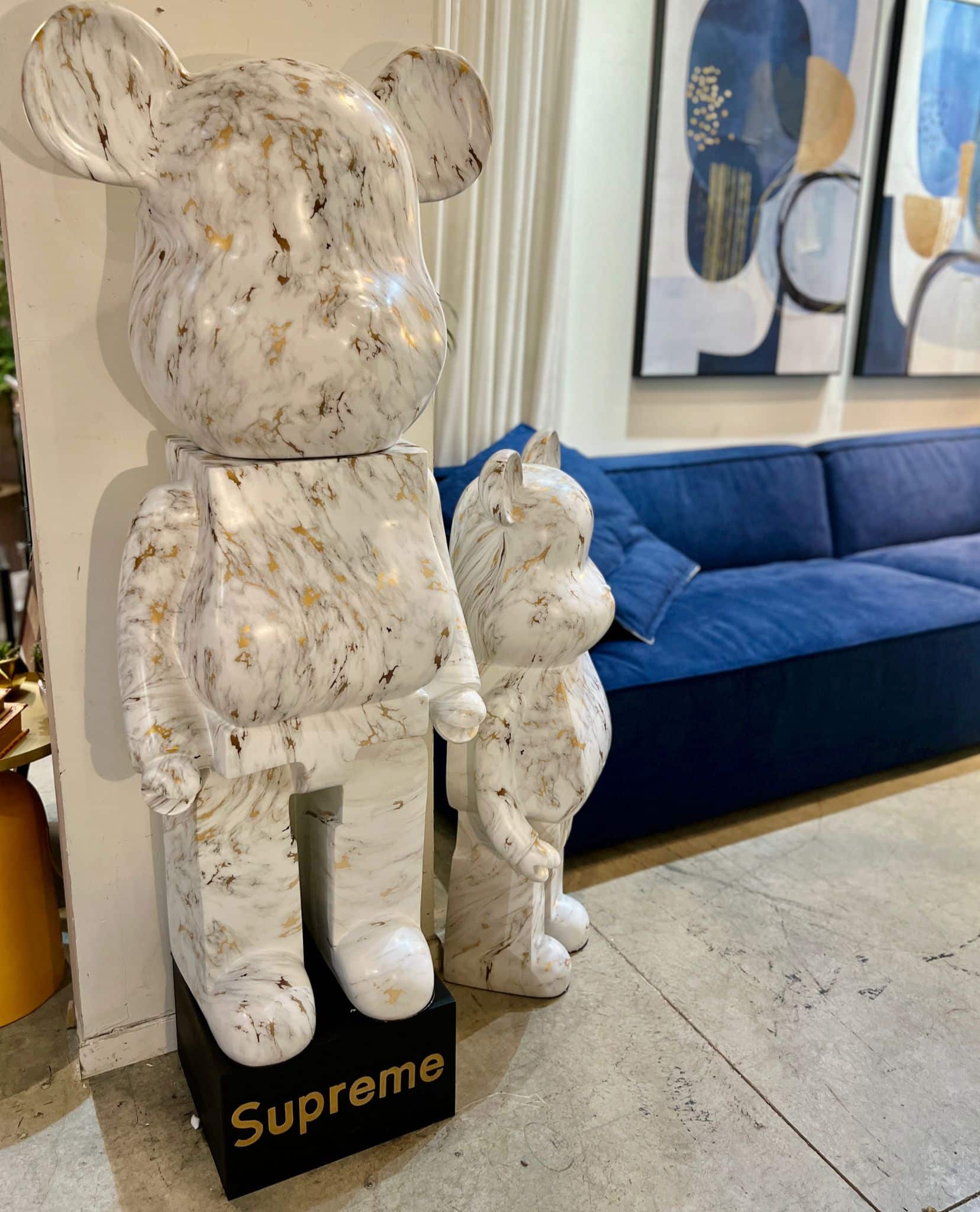 פסל דובי צבעוני מעוצב לבן זהב פסל דובי צבעוני מעוצב לבן זהב