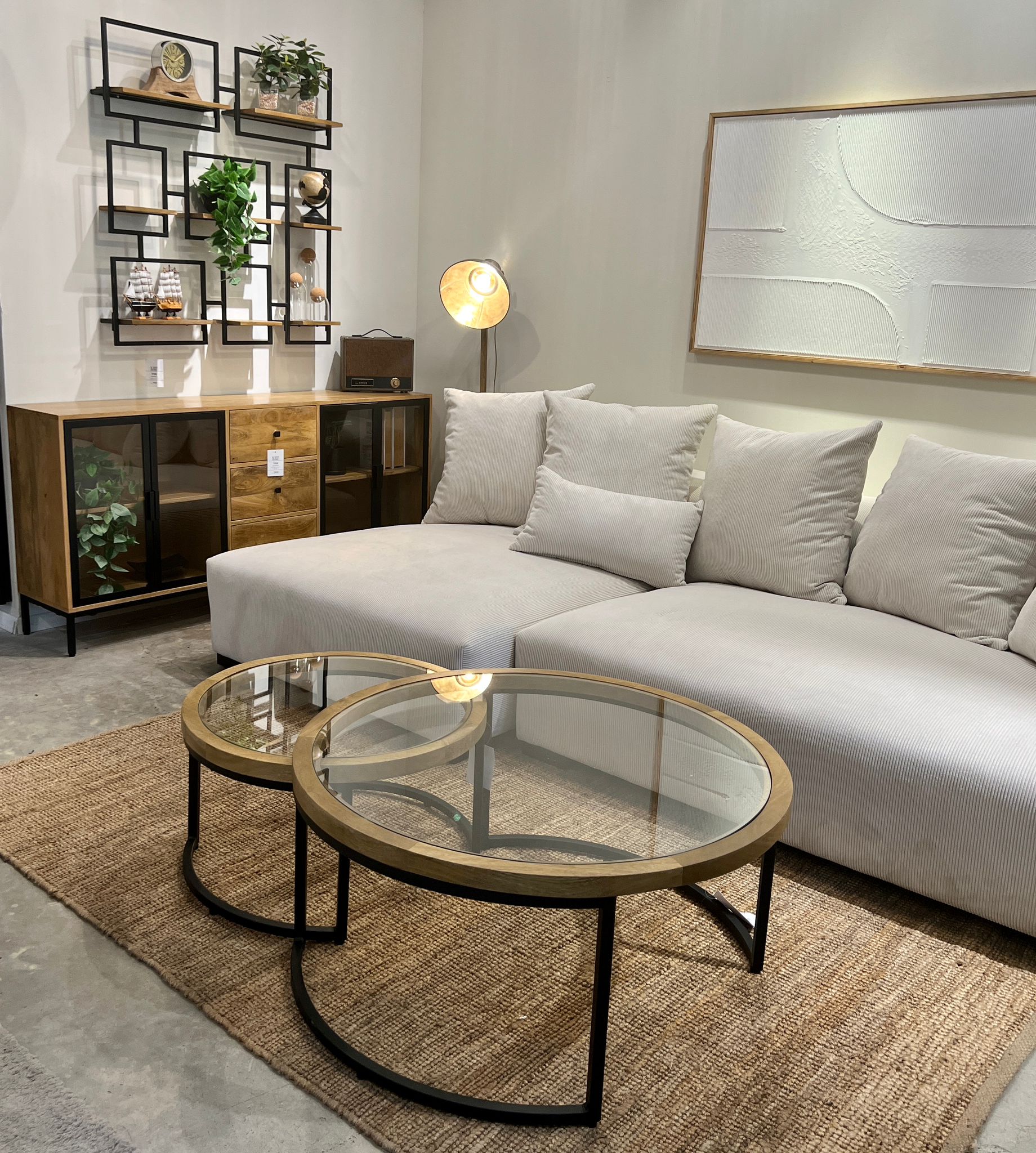 קומודה עץ 3 מגירות 4 דלתות זכוכית מסגרת דגם סוניל קומודה עץ 3 מגירות 4 דלתות זכוכית מסגרת דגם סוניל