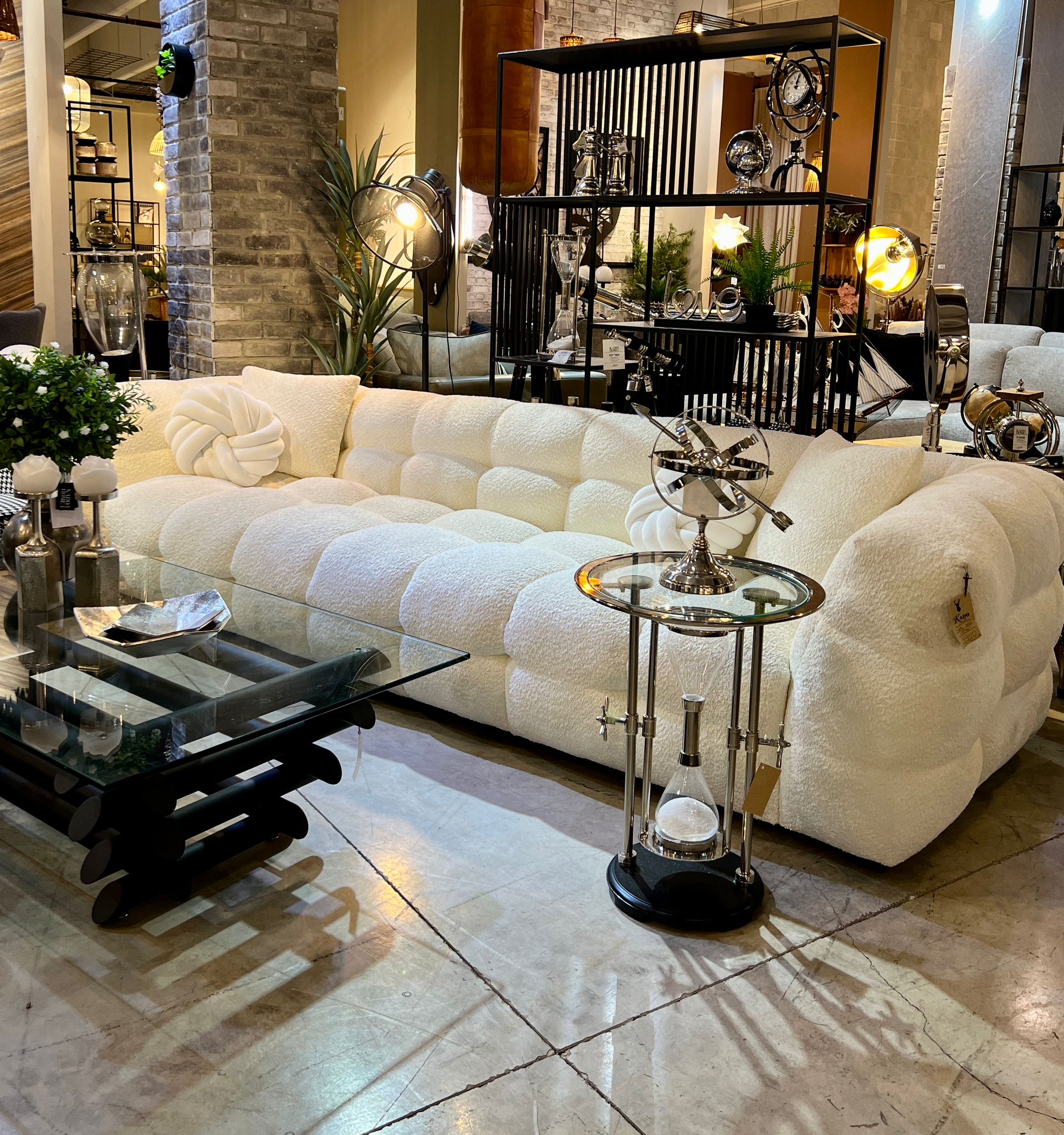 שולחן צד זכוכית שעון חול בסיס שחור שולחן צד זכוכית שעון חול בסיס שחור