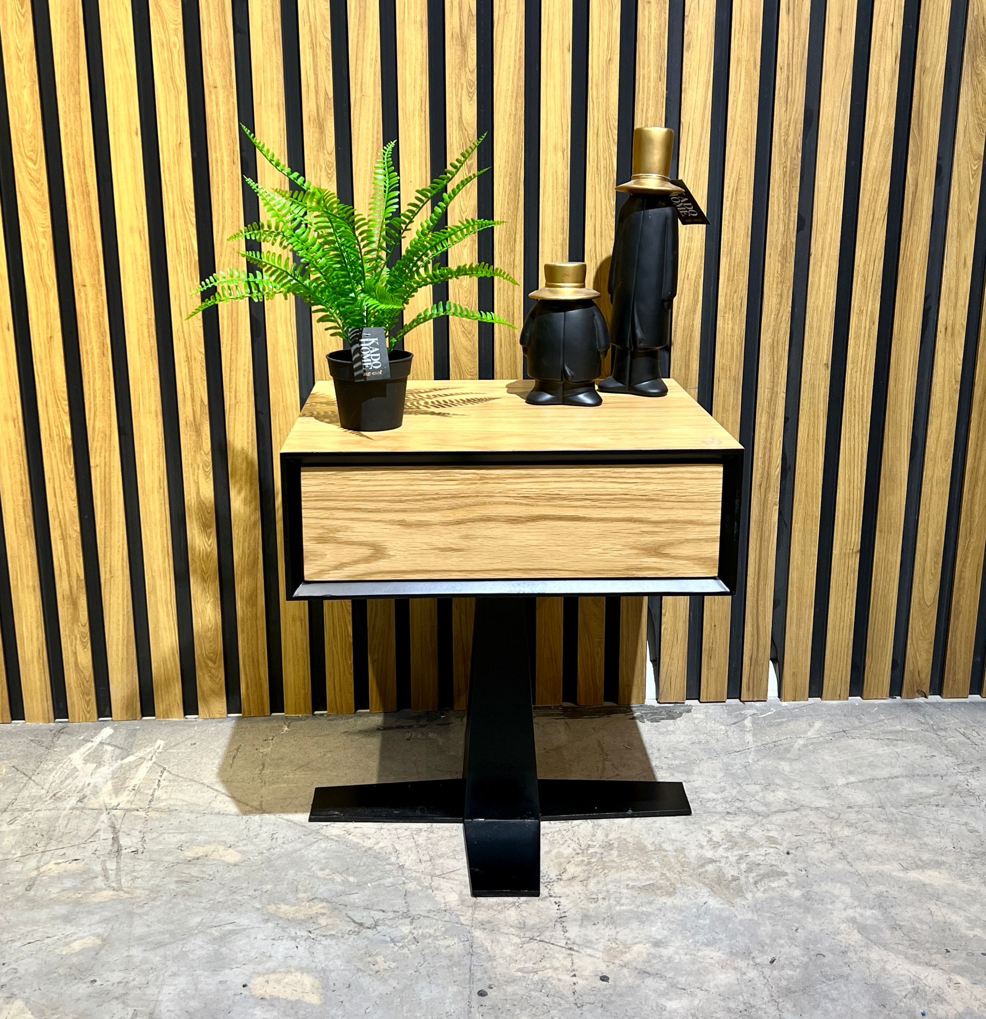 שידת צד על רגל שידת צד על רגל