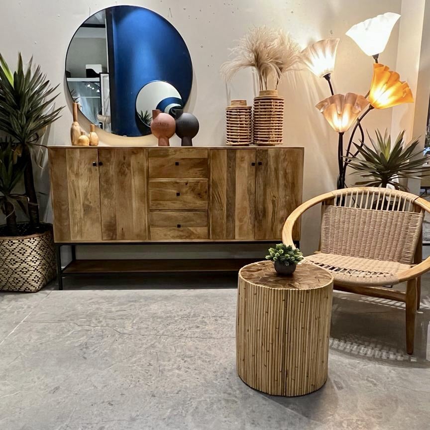 קומודה עץ מנגו דגם סוניל 4 דלתות 3 מגירות קומודה עץ מנגו דגם סוניל 4 דלתות 3 מגירות