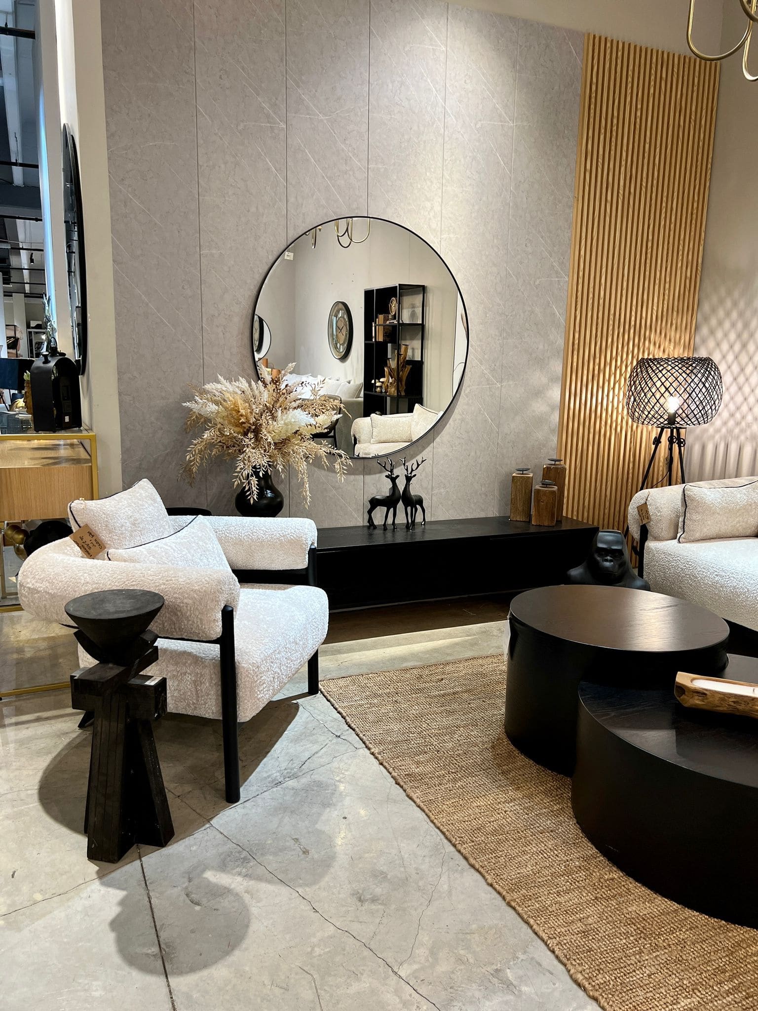 מראה עגולה מסגרת ברזל שחור קוטר 120 דגם איקו מראה עגולה מסגרת ברזל שחור קוטר 120 דגם איקו