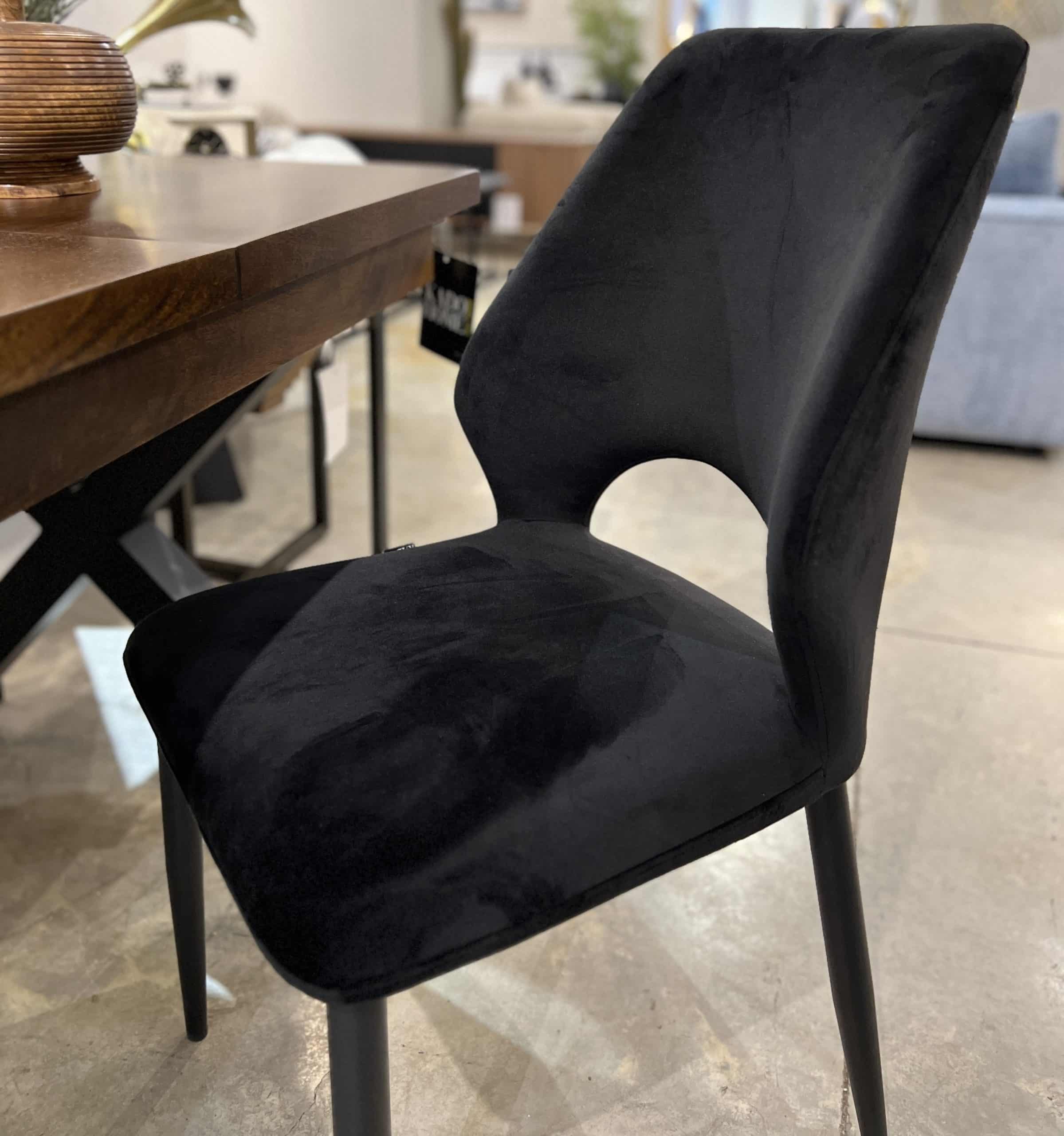 כסא פינת אוכל מרופד בבד קטיפה שחור דגם אנטוניו קימי כסא פינת אוכל מרופד בבד קטיפה שחור דגם אנטוניו קימי