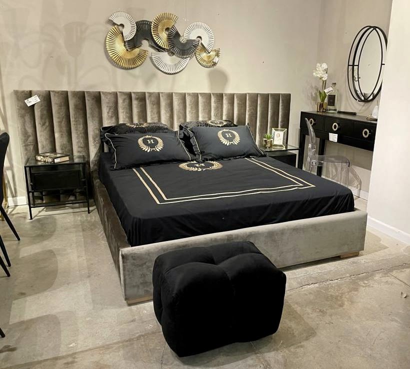 מיטה דגם פסים גב רחב עיצוב אישי מיטה דגם פסים גב רחב עיצוב אישי