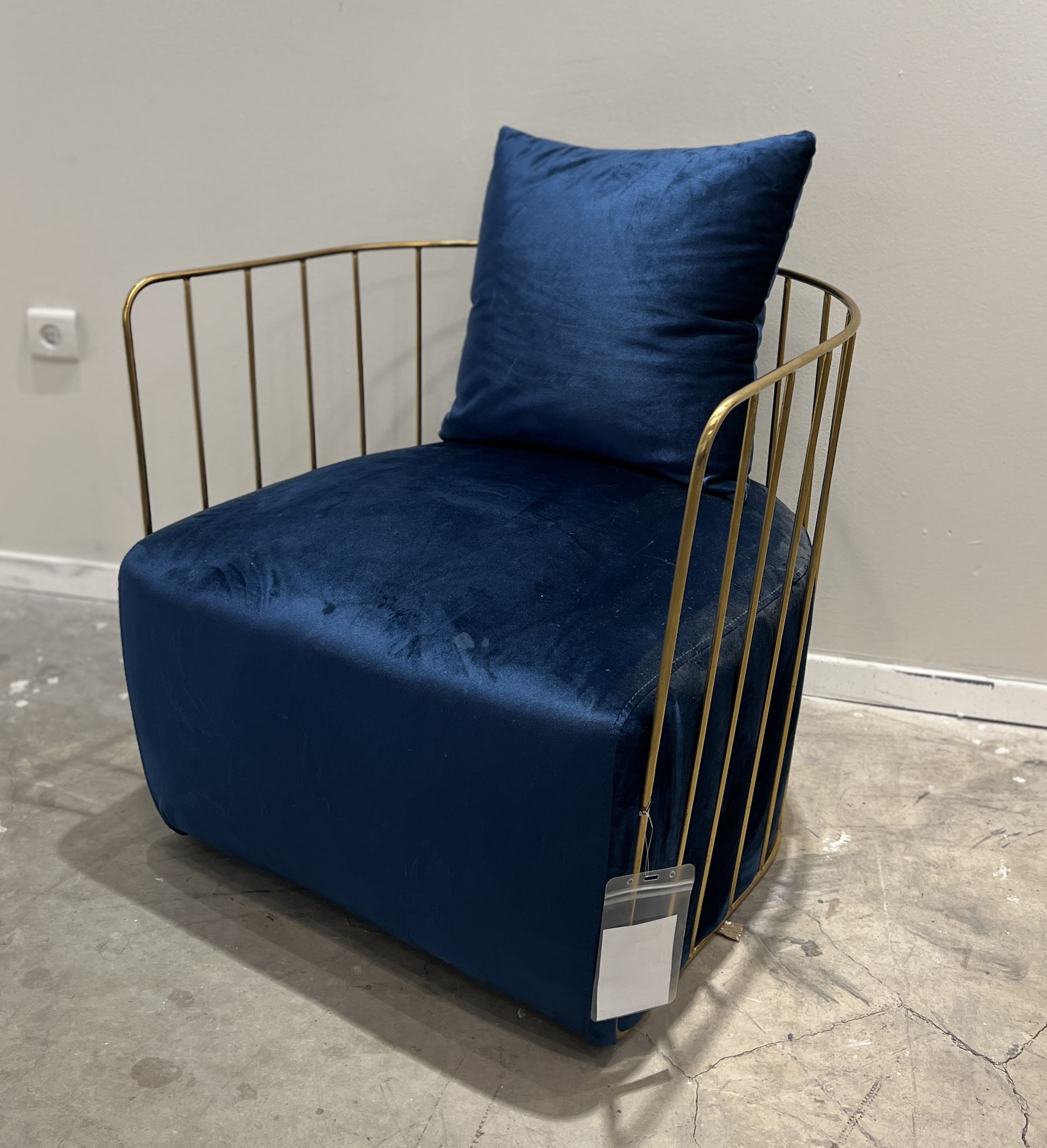 כורסא דגם כלוב מושב כחול- אחרונה מתצוגה (נתניה עודפים) כורסא דגם כלוב מושב כחול- אחרונה מתצוגה (נתניה עודפים)