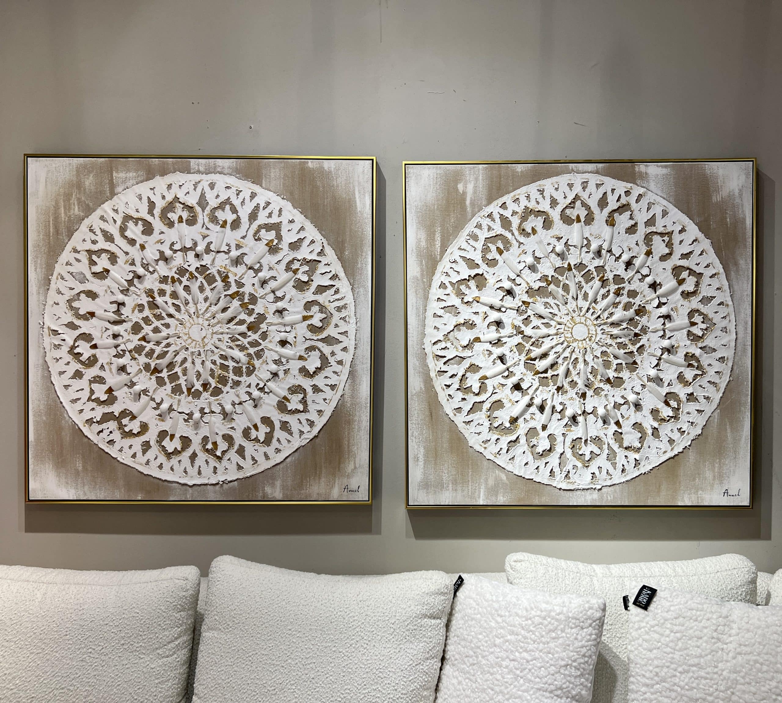 תמונת שמן נוצות בשילוב הדפסה אנאל עם מסגרת