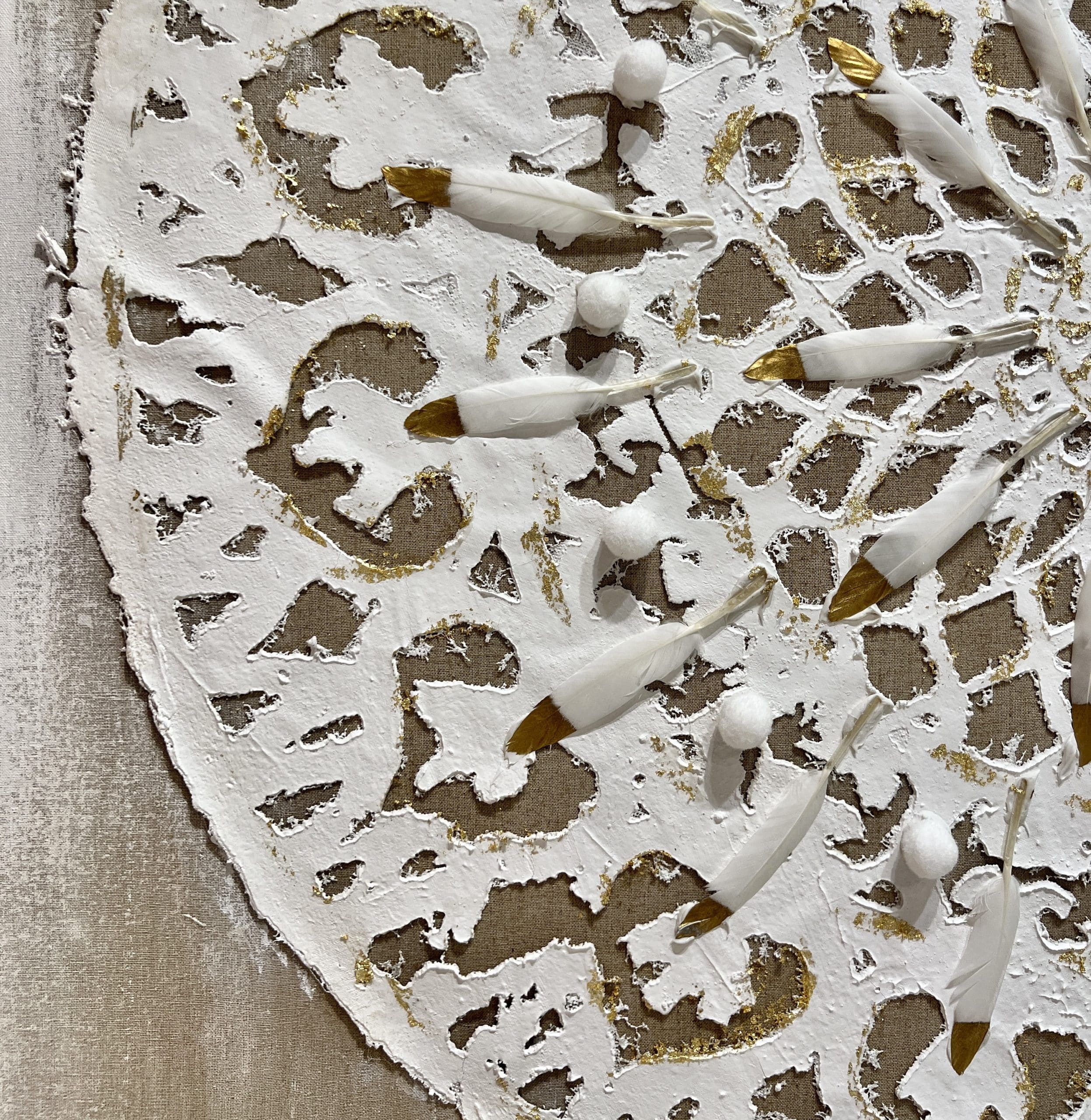 תמונת שמן נוצות בשילוב הדפסה אנאל עם מסגרת