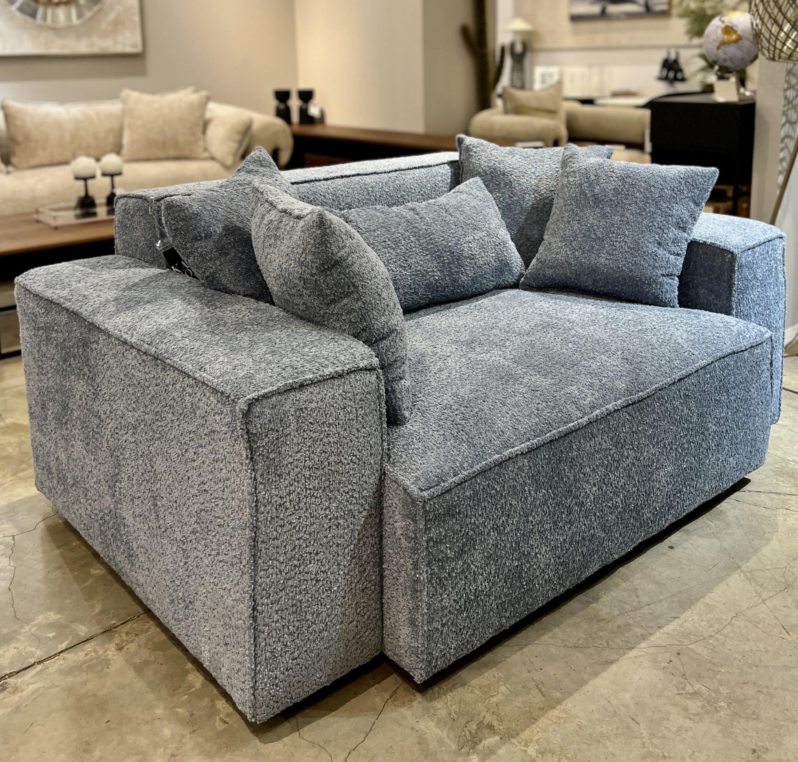 לאב סיט מעוצבת דגם לובר- עיצוב אישי לאב סיט מעוצבת דגם לובר- עיצוב אישי