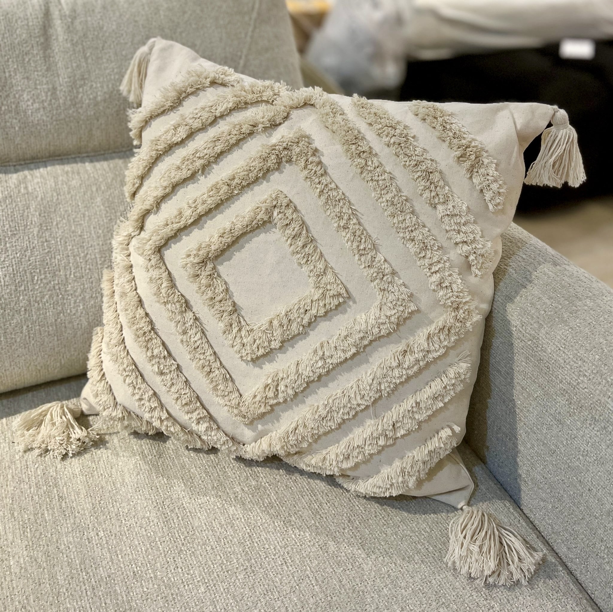 כרית נוי דגם ארין בז 45/45 מעוצבת כרית נוי דגם ארין בז 45/45 מעוצבת