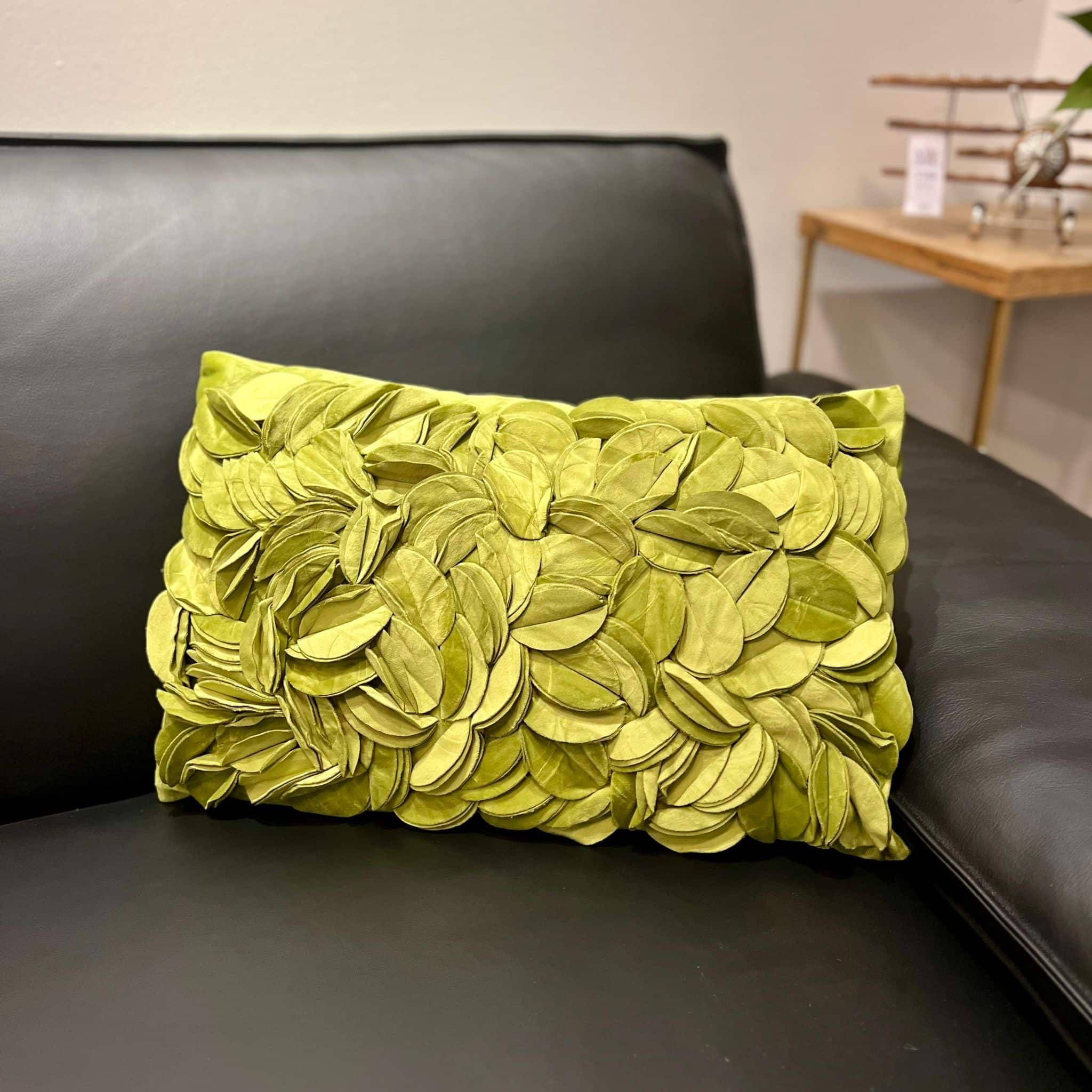 כרית מלבנית פרחים ירוק 30/50 דגם איקו- מבצע אחרונות במלאי!! כרית מלבנית פרחים ירוק 30/50 דגם איקו- מבצע אחרונות במלאי!!