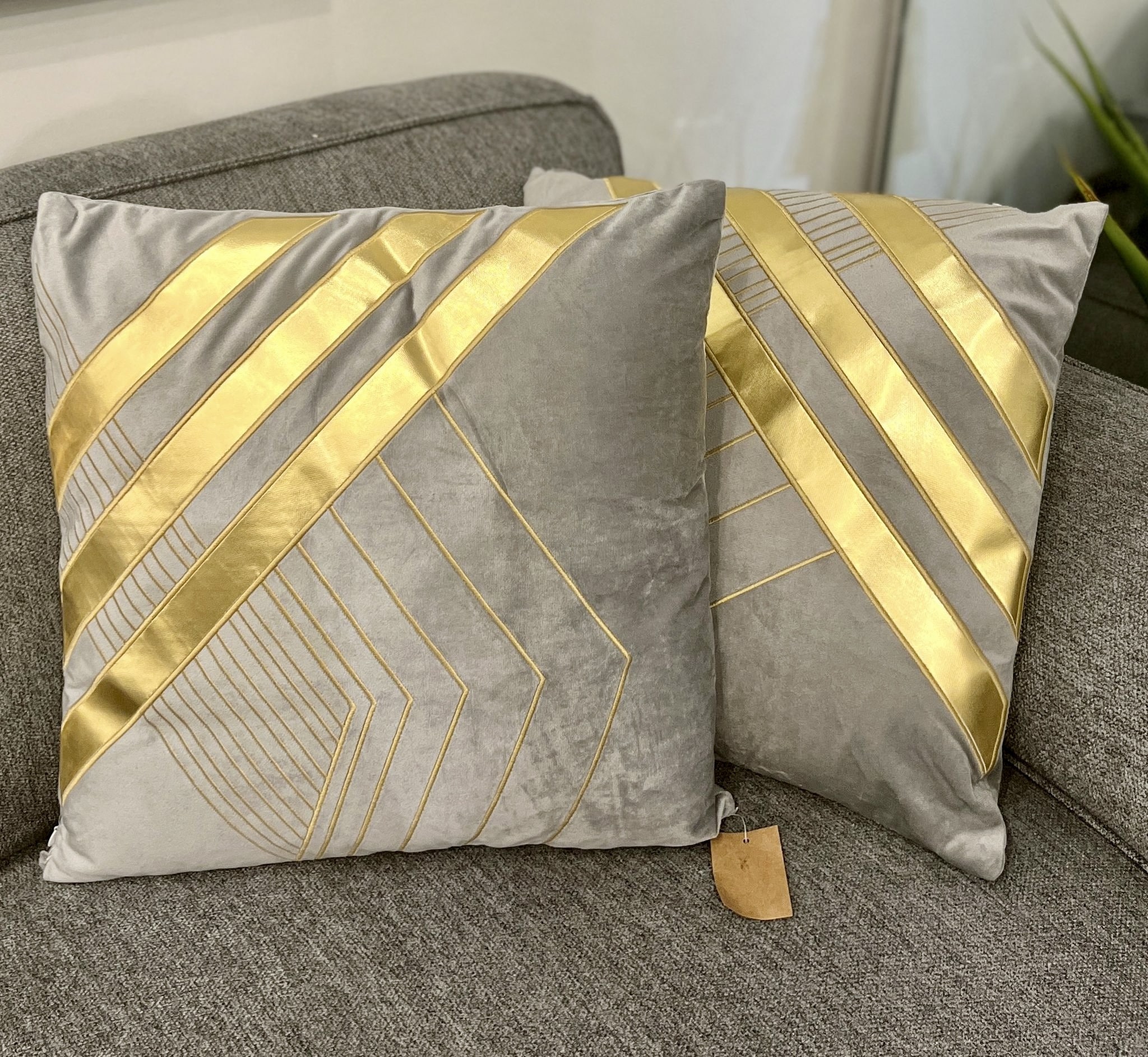 כרית נוי דגם אליס גולד גריי 45/45 כרית נוי דגם אליס גולד גריי 45/45