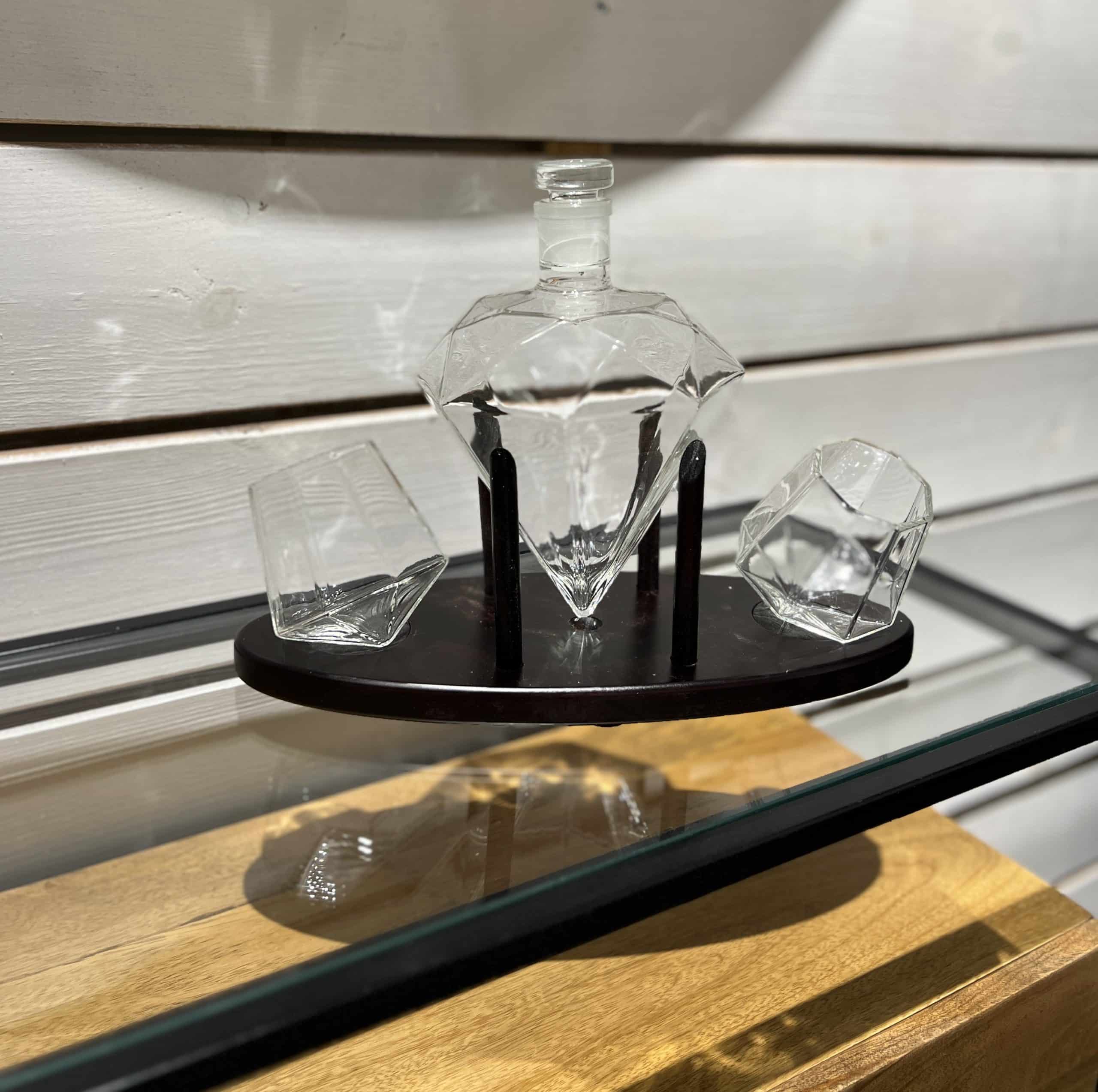 סט בר דיקנטר יהלום כוסות עגולים דגם איקו סט בר דיקנטר יהלום כוסות עגולים דגם איקו