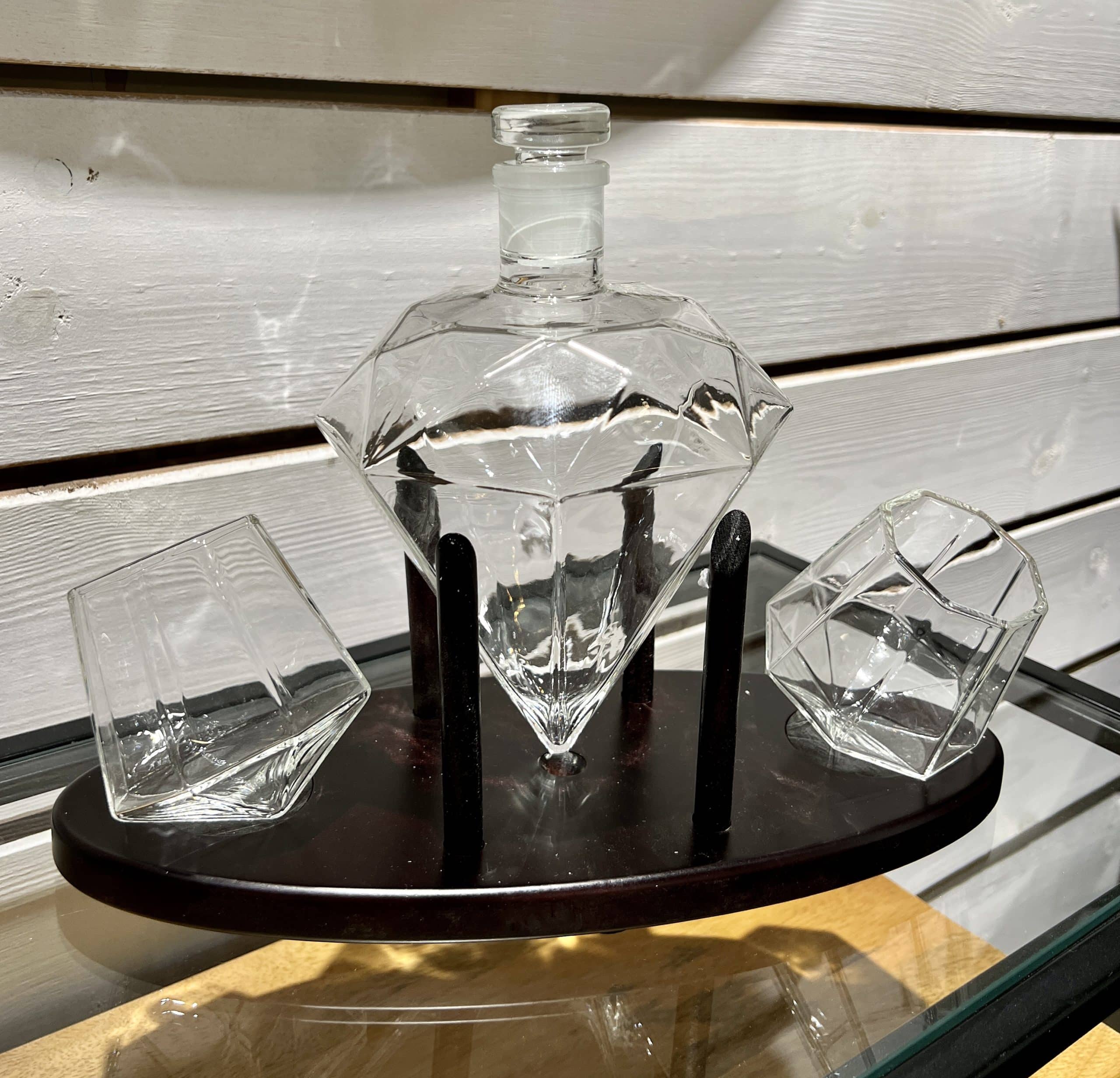 סט בר דיקנטר יהלום כוסות עגולים דגם איקו סט בר דיקנטר יהלום כוסות עגולים דגם איקו