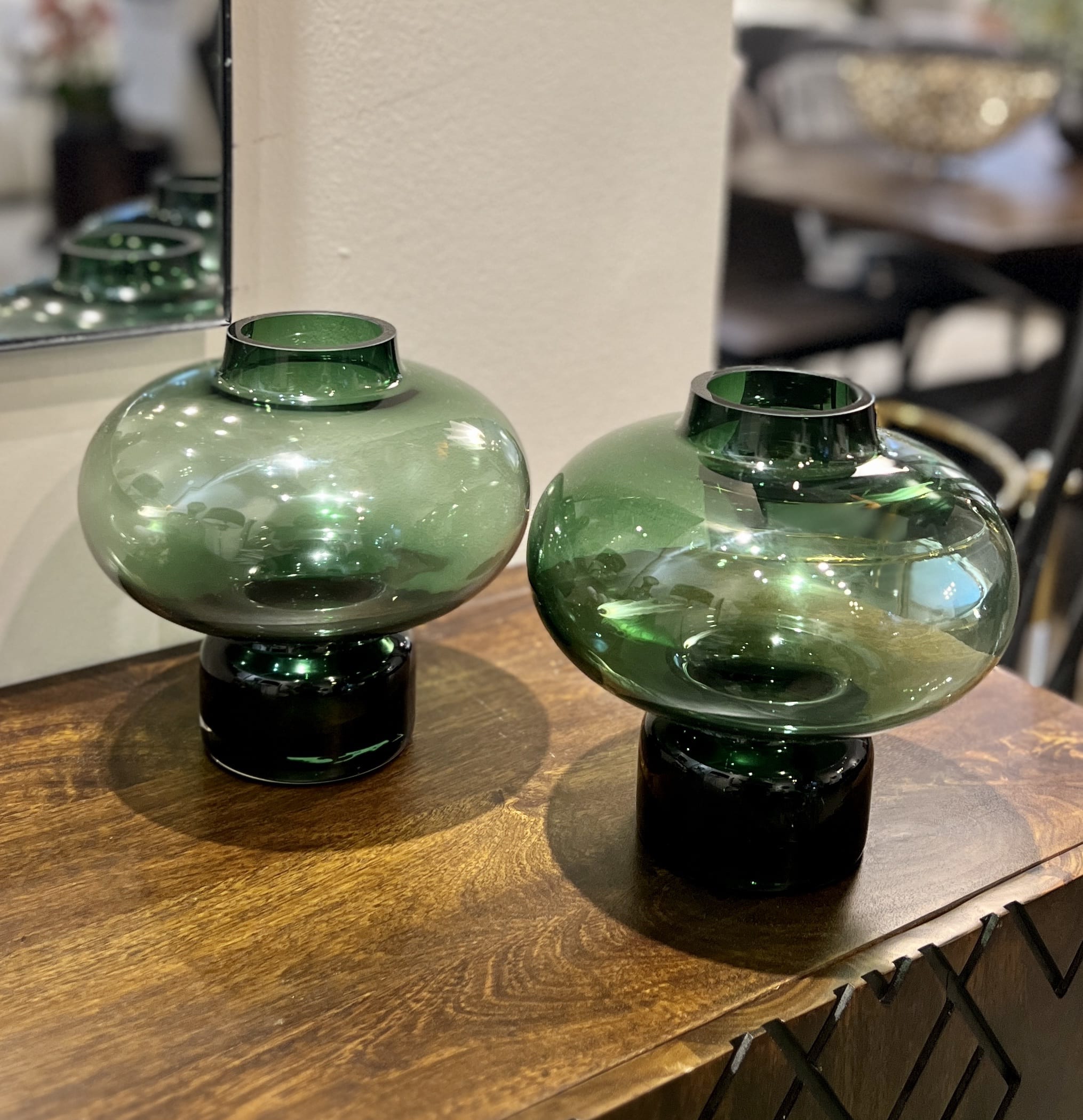 כד זכוכית ירוק רחב רגל צרה דגם איקו כד זכוכית ירוק רחב רגל צרה דגם איקו