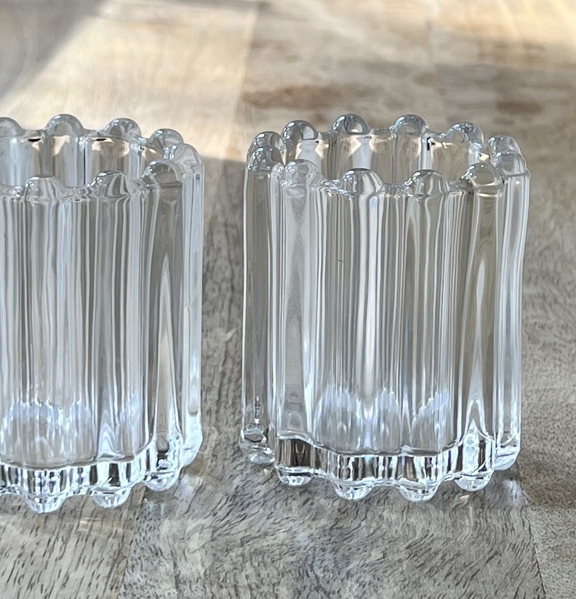 פמוט זכוכית פסים מיני כוס דגם איקו פמוט זכוכית פסים מיני כוס דגם איקו