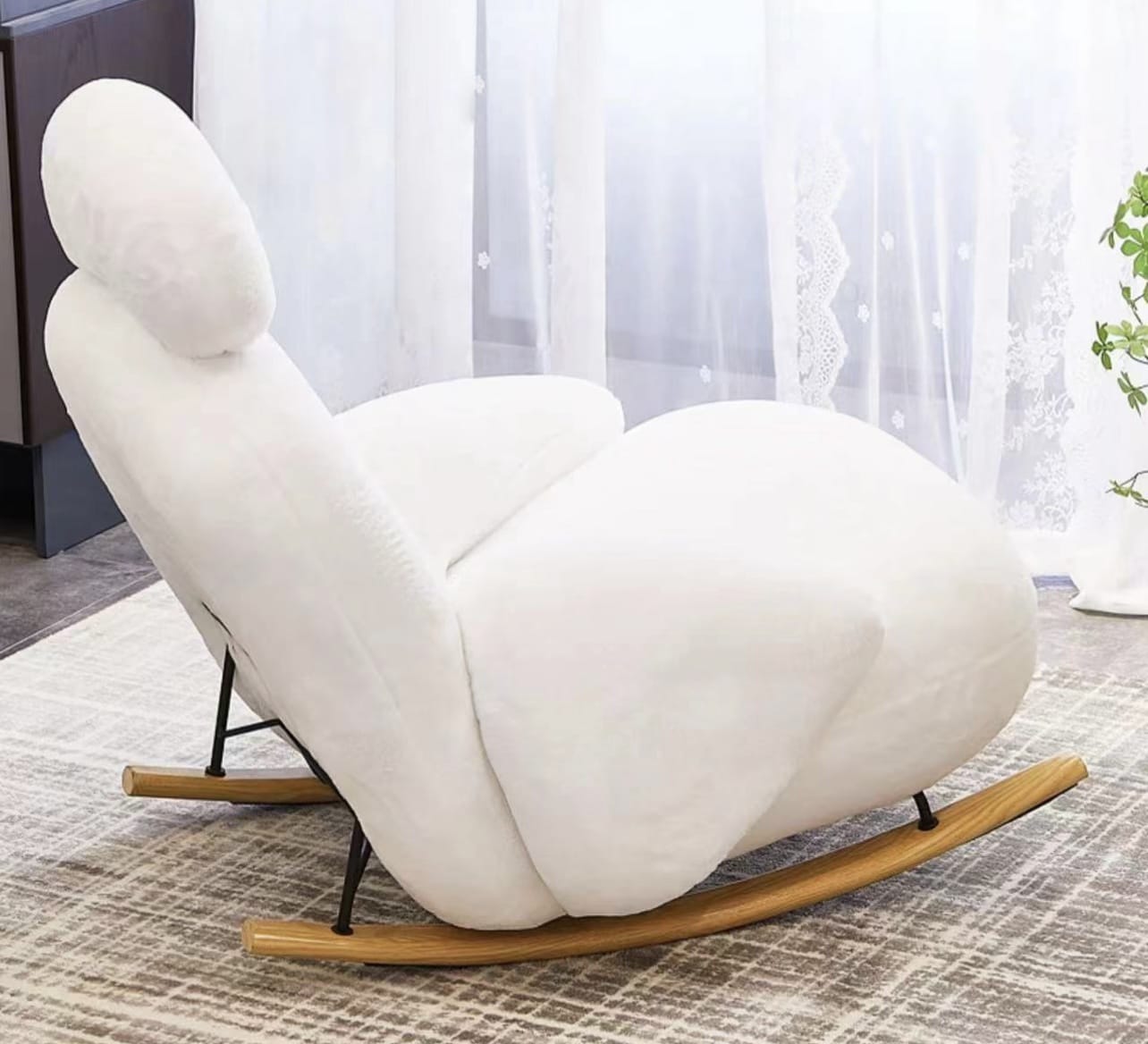 כורסא נדנדה מפוארת עם הדום דגם אליס כורסא נדנדה מפוארת עם הדום דגם אליס