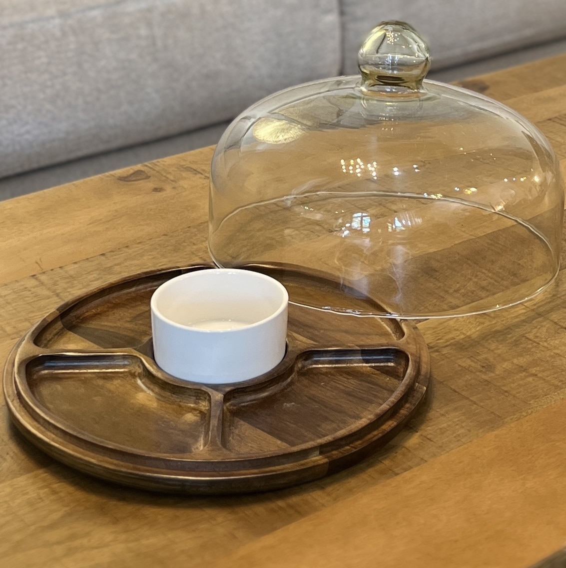 כלי עץ מחולק פיצוחים פעמון זכוכית דגם אליס כלי עץ מחולק פיצוחים פעמון זכוכית דגם אליס