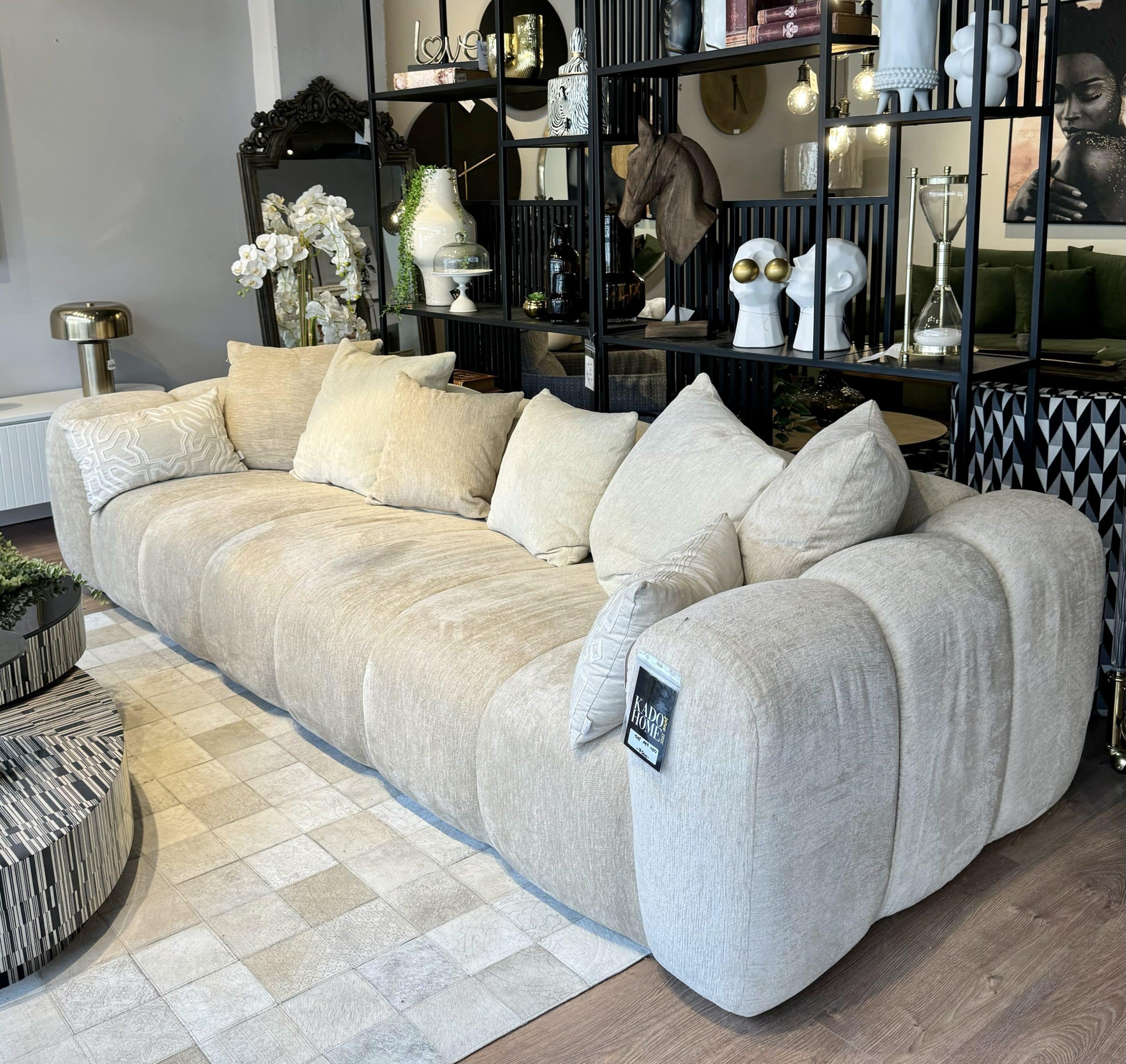 ספה מודרנית דגם לוסי עם תיפורי פסים | בעיצוב אישי ספה מודרנית דגם לוסי עם תיפורי פסים | בעיצוב אישי