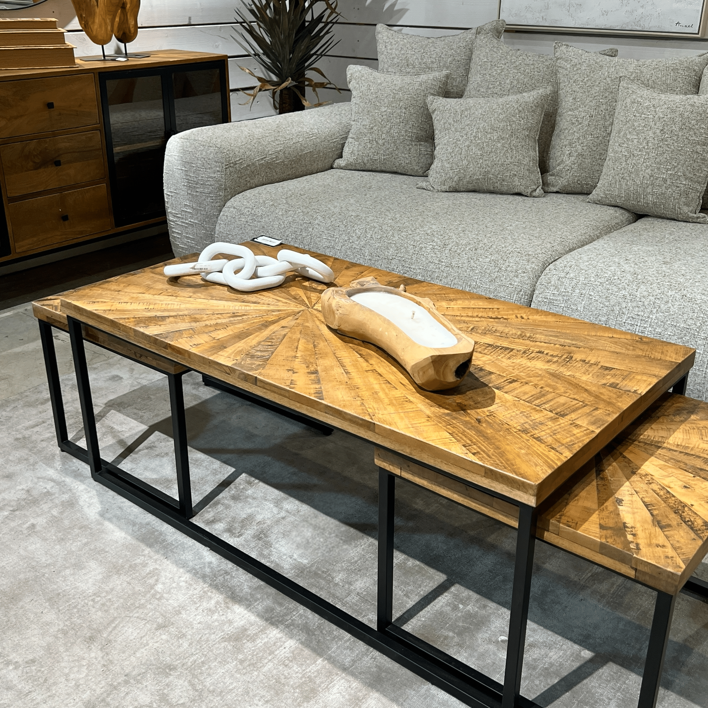 סט 3 שולחנות סלון עץ שמש רגליים ברזל שחור דגם סוניל סט 3 שולחנות סלון עץ שמש רגליים ברזל שחור דגם סוניל