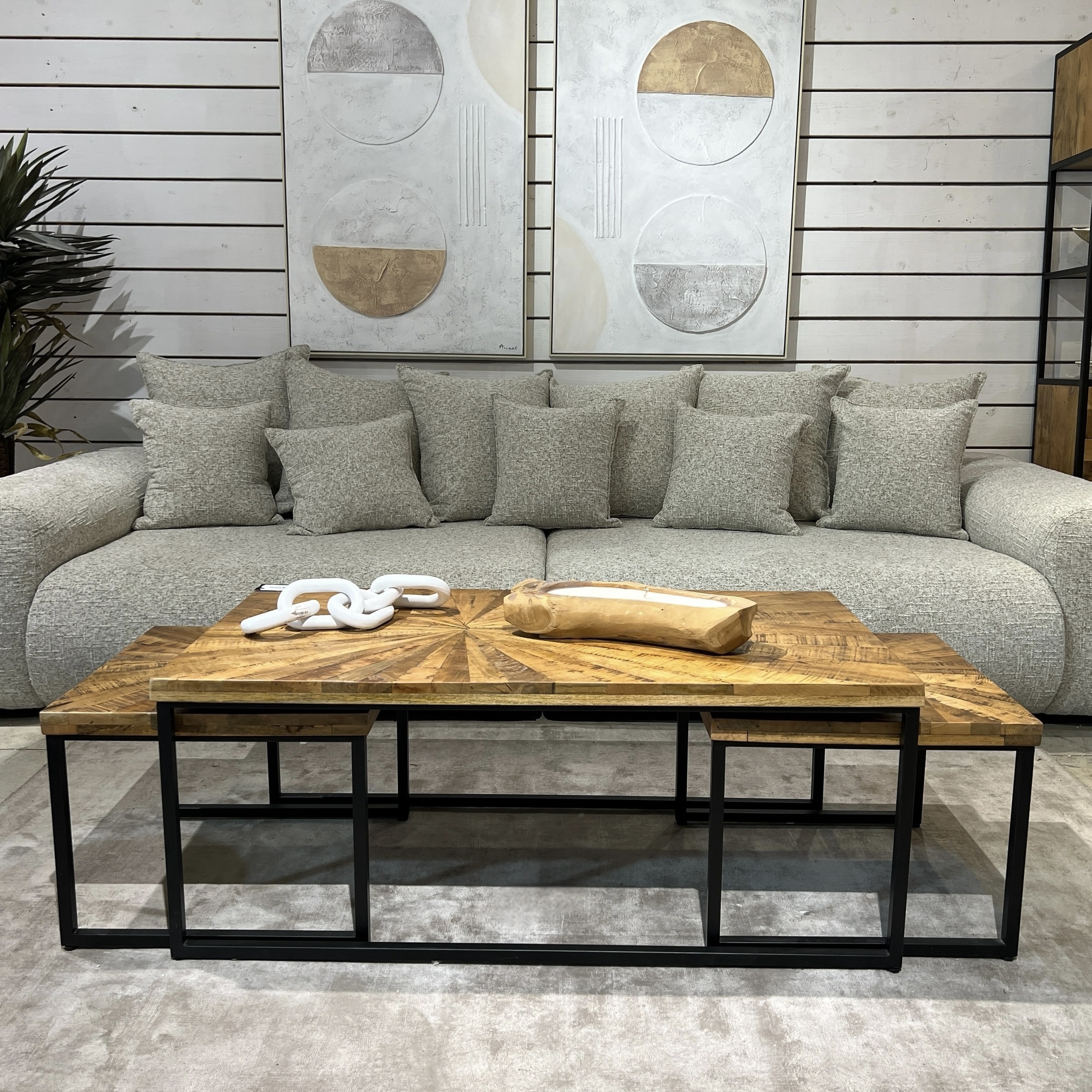 סט 3 שולחנות סלון עץ שמש רגליים ברזל שחור דגם סוניל סט 3 שולחנות סלון עץ שמש רגליים ברזל שחור דגם סוניל