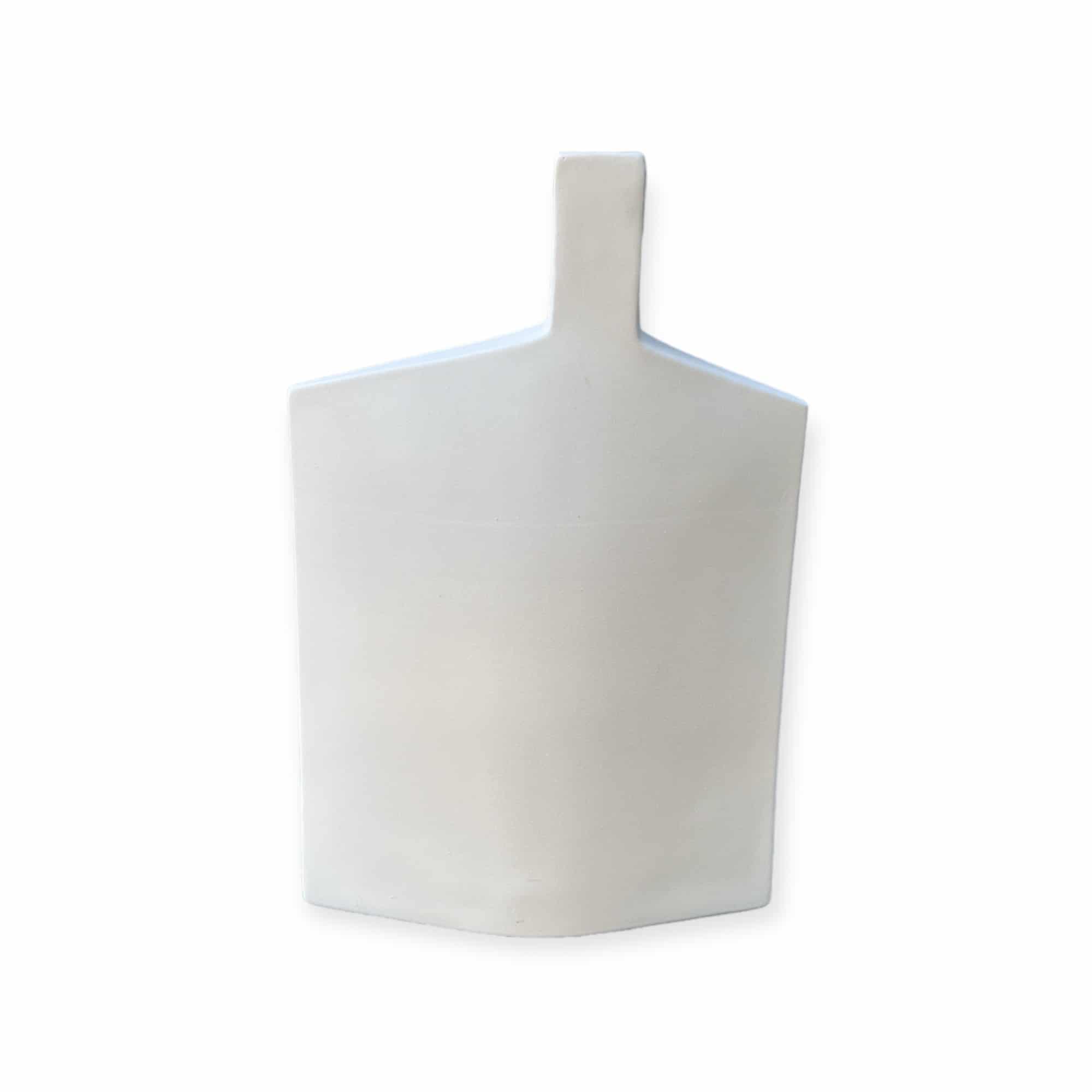 כד אסימטרי זוויות לבן גדול גבוה דגם אליס כד אסימטרי זוויות לבן גדול גבוה דגם אליס