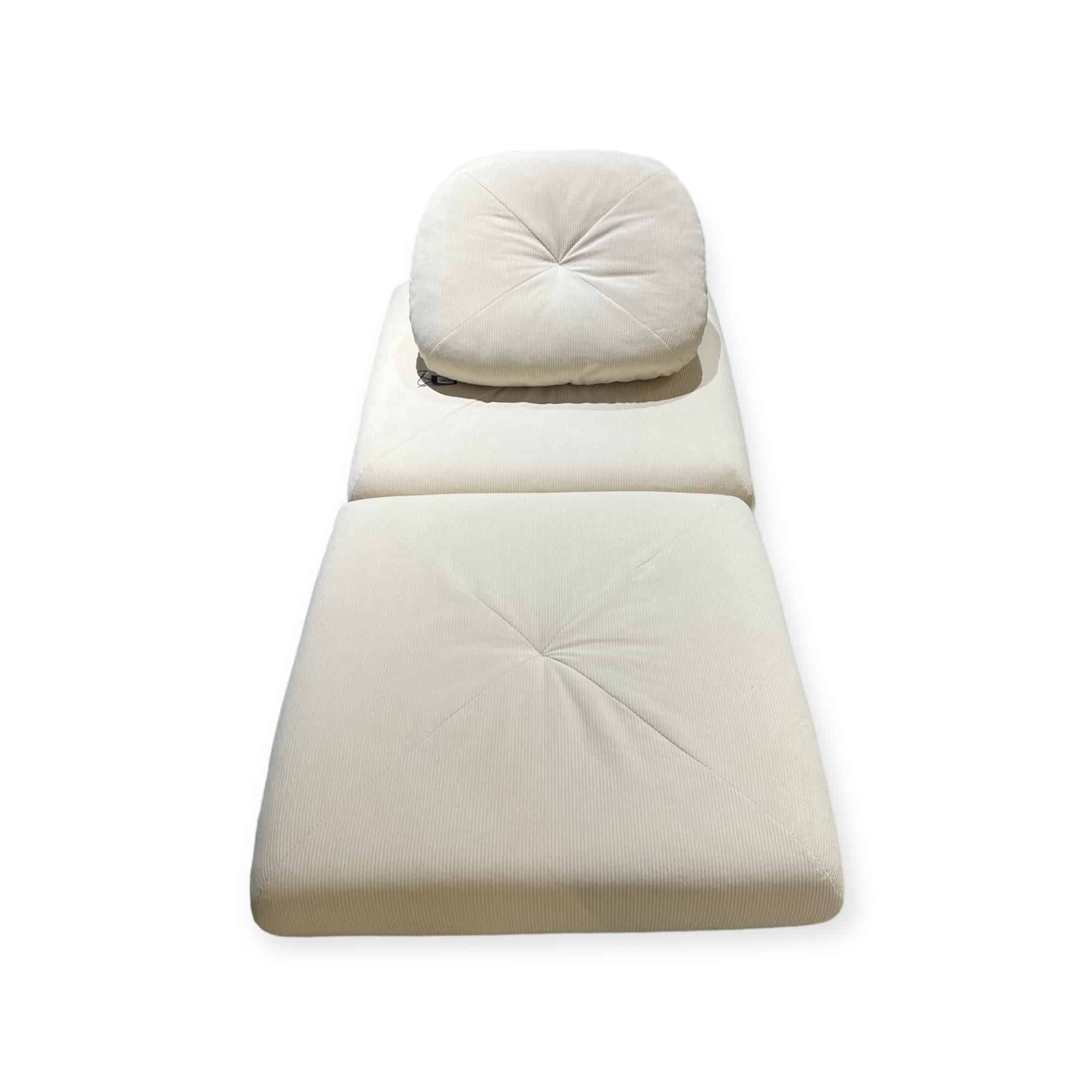 כורסא נפתחת למיטת אירוח שמנת דגם איקו כורסא נפתחת למיטת אירוח שמנת דגם איקו