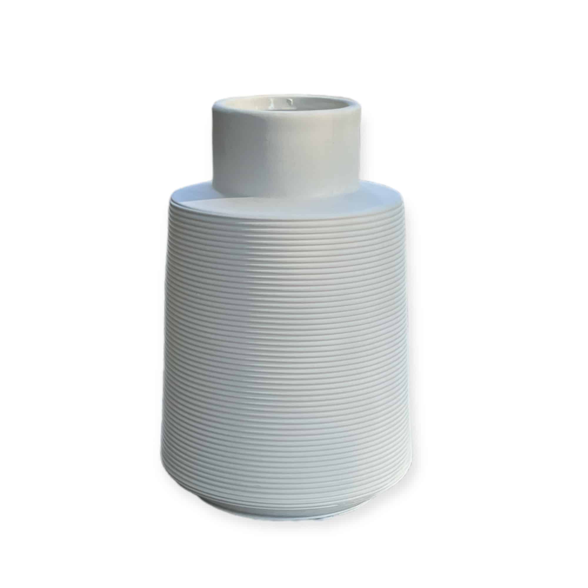 כד קרמיקה לבן חריטה פסים רוחב בינוני דגם אליס