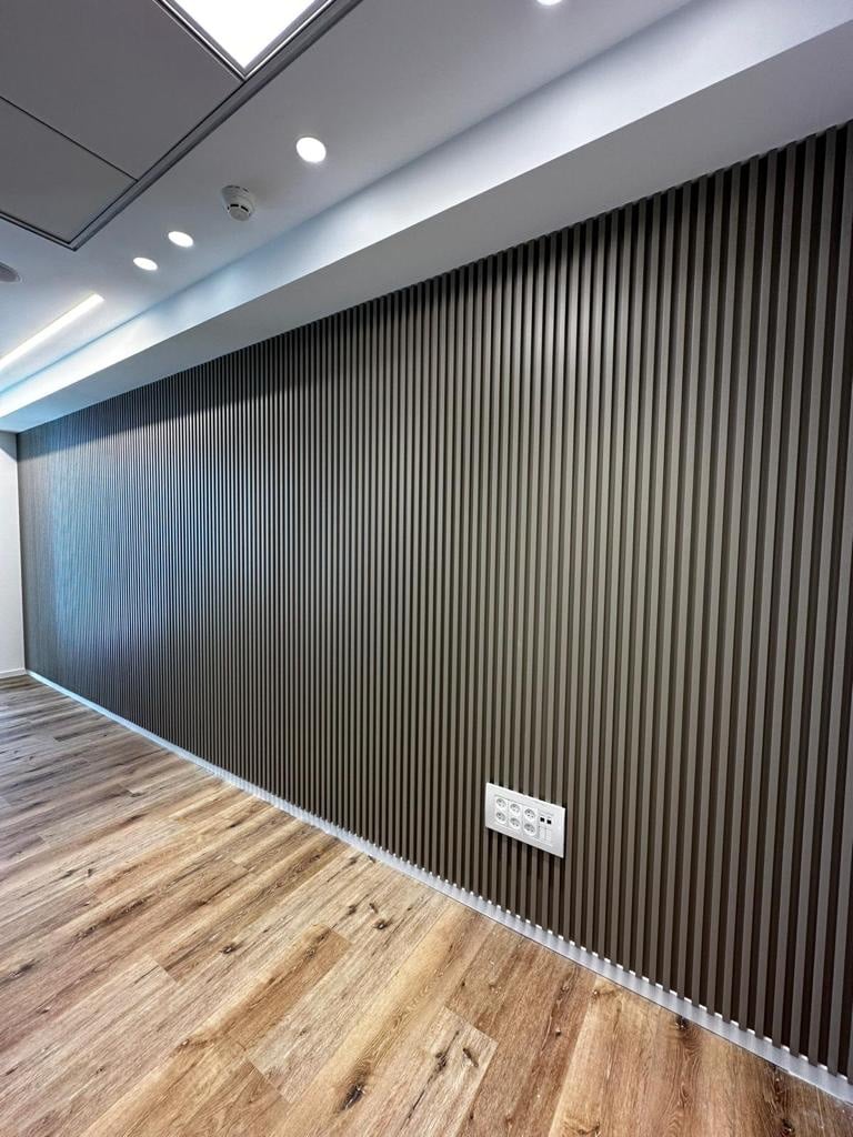 חיפוי קיר פולימרי פסים בולטים גוון נספקה