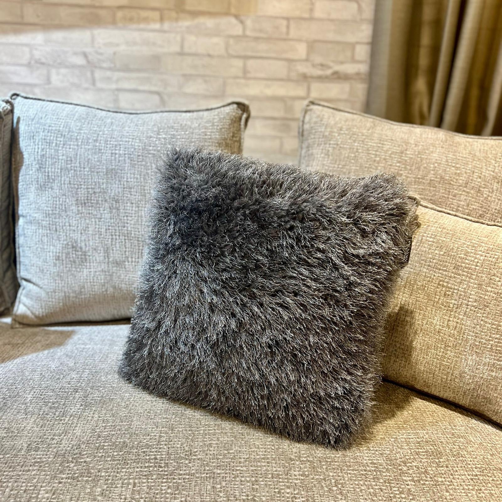 כרית מרובעת בוקלה שטיח אפור דגם איקו כרית מרובעת בוקלה שטיח אפור דגם איקו