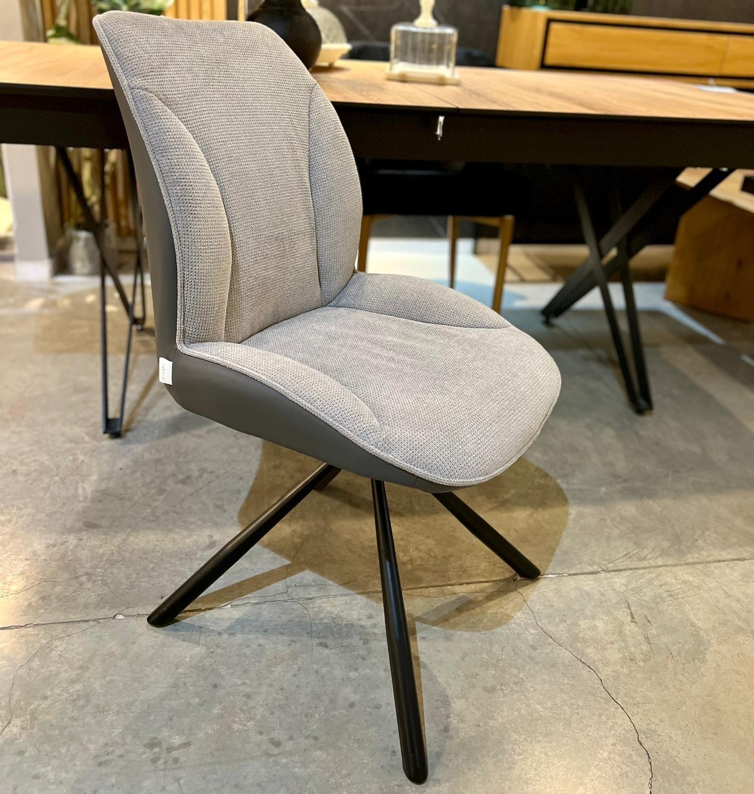 כיסא מעוצב אפור דגם ברוקלין כיסא מעוצב אפור דגם ברוקלין